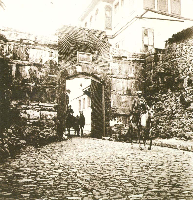 src=/dosyalar/resimler/bursa_kitabi/image/5.jpg