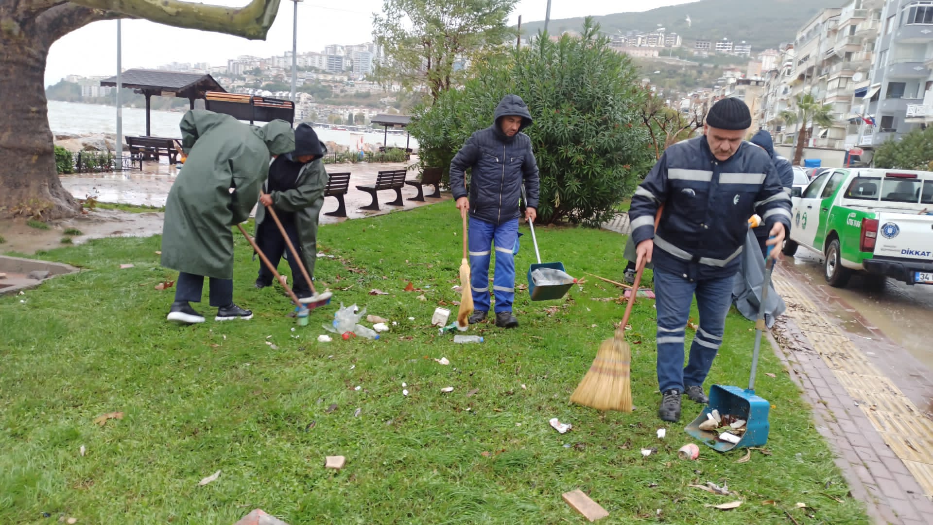 Büyükşehir’den fırtına mesaisi 