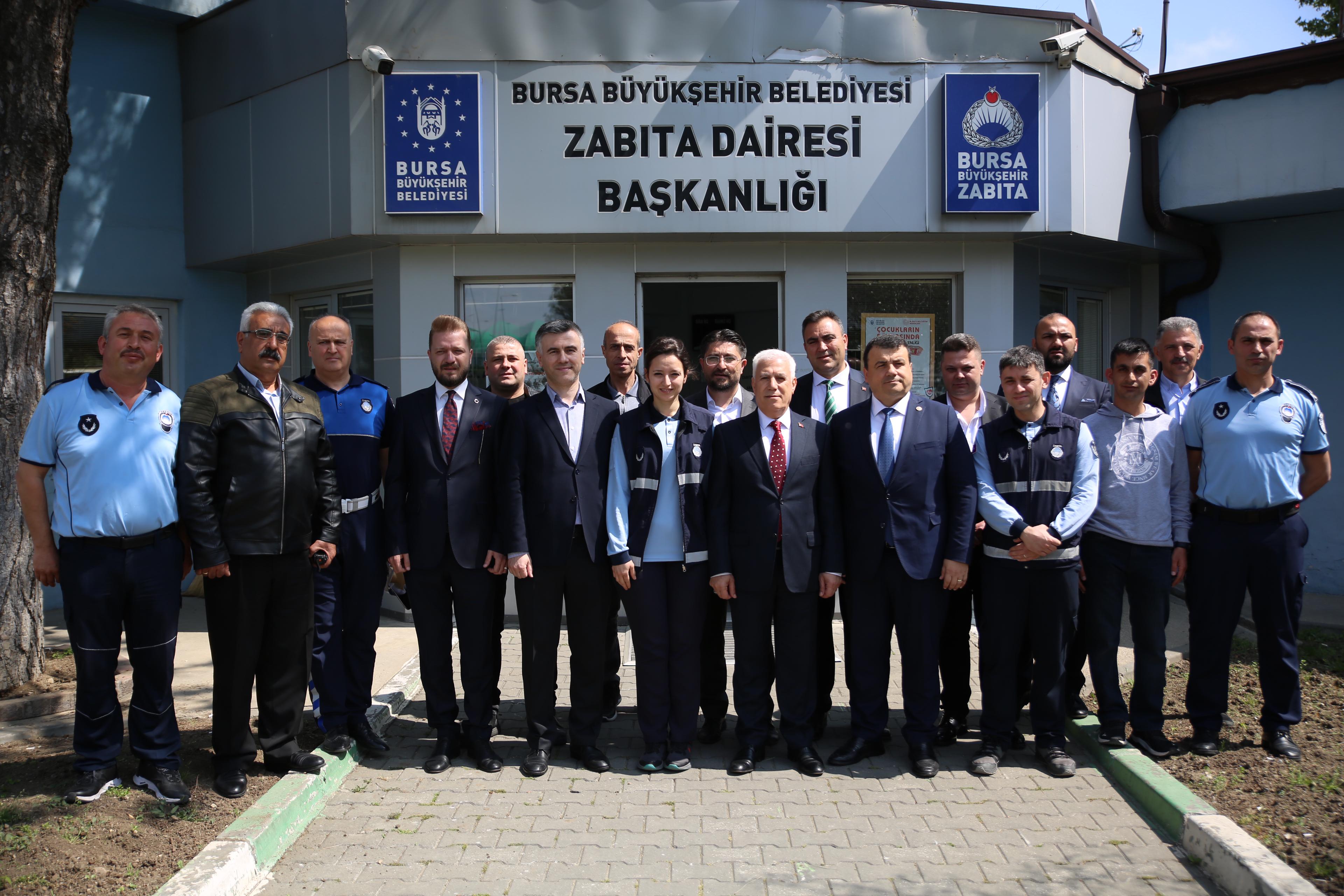  Başkan Bozbey'den Büyükşehir çalışanlarına bayram ziyareti 