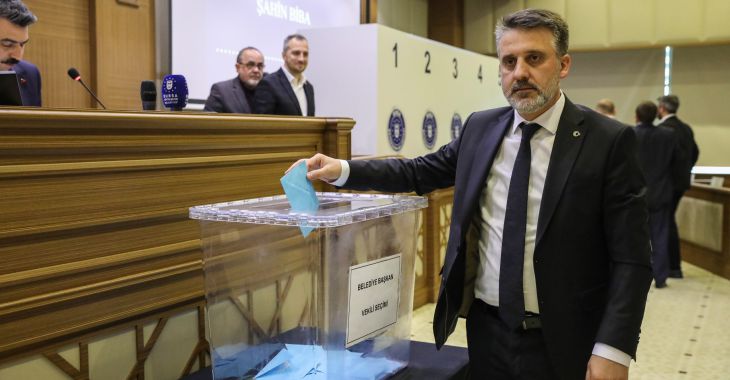 Bursa Büyükşehir’de Başkanvekilliğine Şahin Biba seçildi
