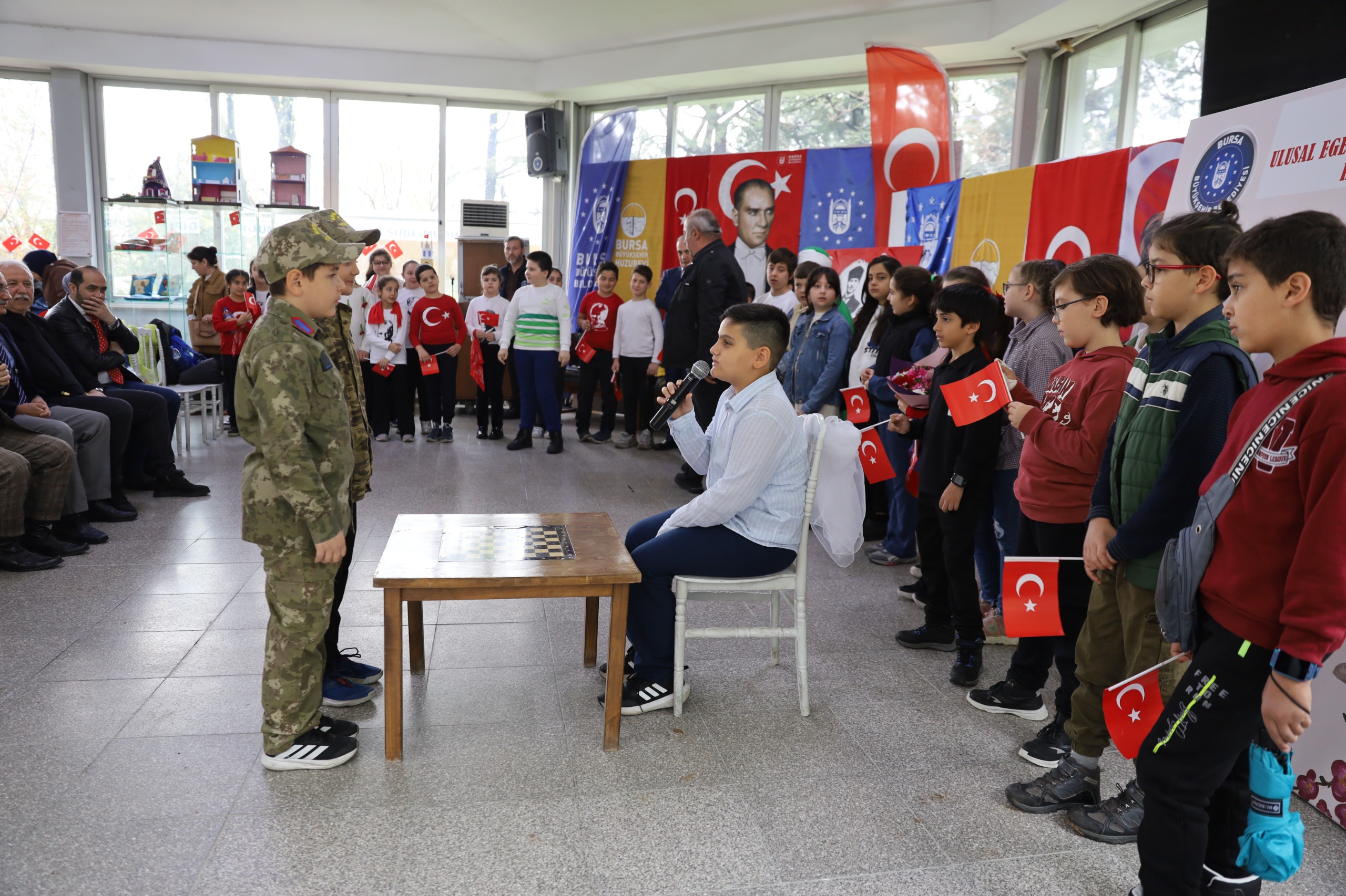 Miniklerden iç ısıtan 23 Nisan kutlaması 