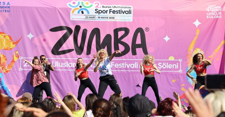 Bursa'da 'Dünya Dans Günü'nü zumba yaparak kutladılar