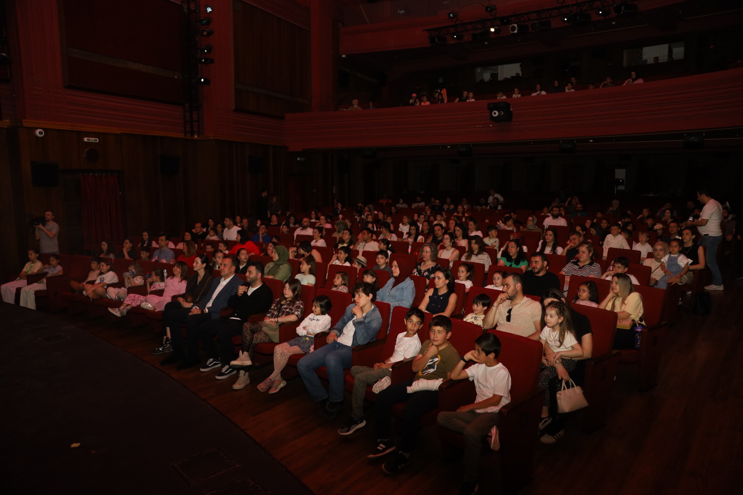 'Birimiz Hepimiz' oyununda prömiyer heyecanı 