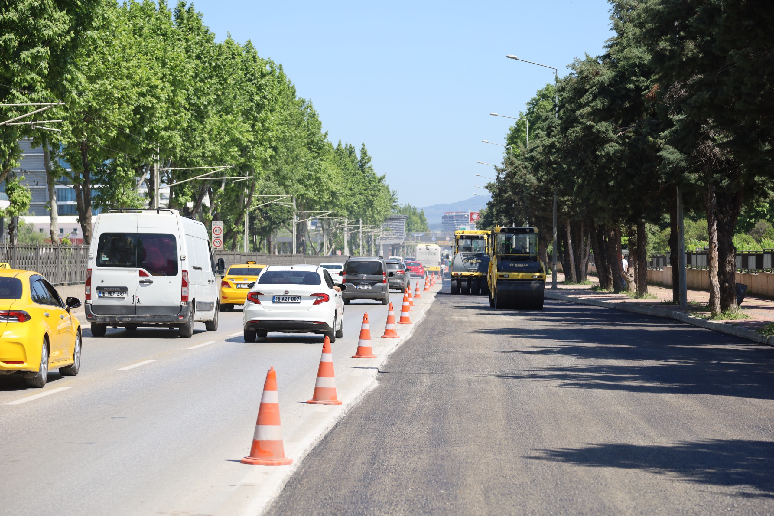İstanbul Yolu'nda hummalı asfalt çalışması 