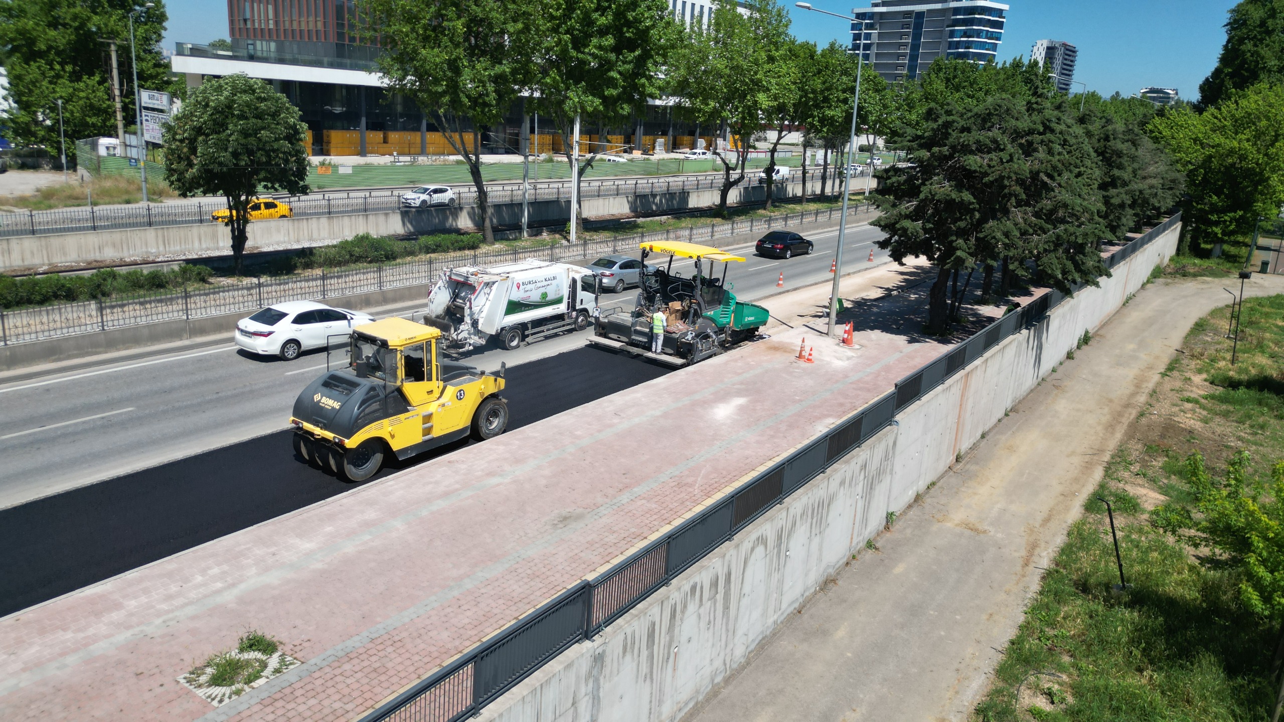 İstanbul Yolu'nda hummalı asfalt çalışması 
