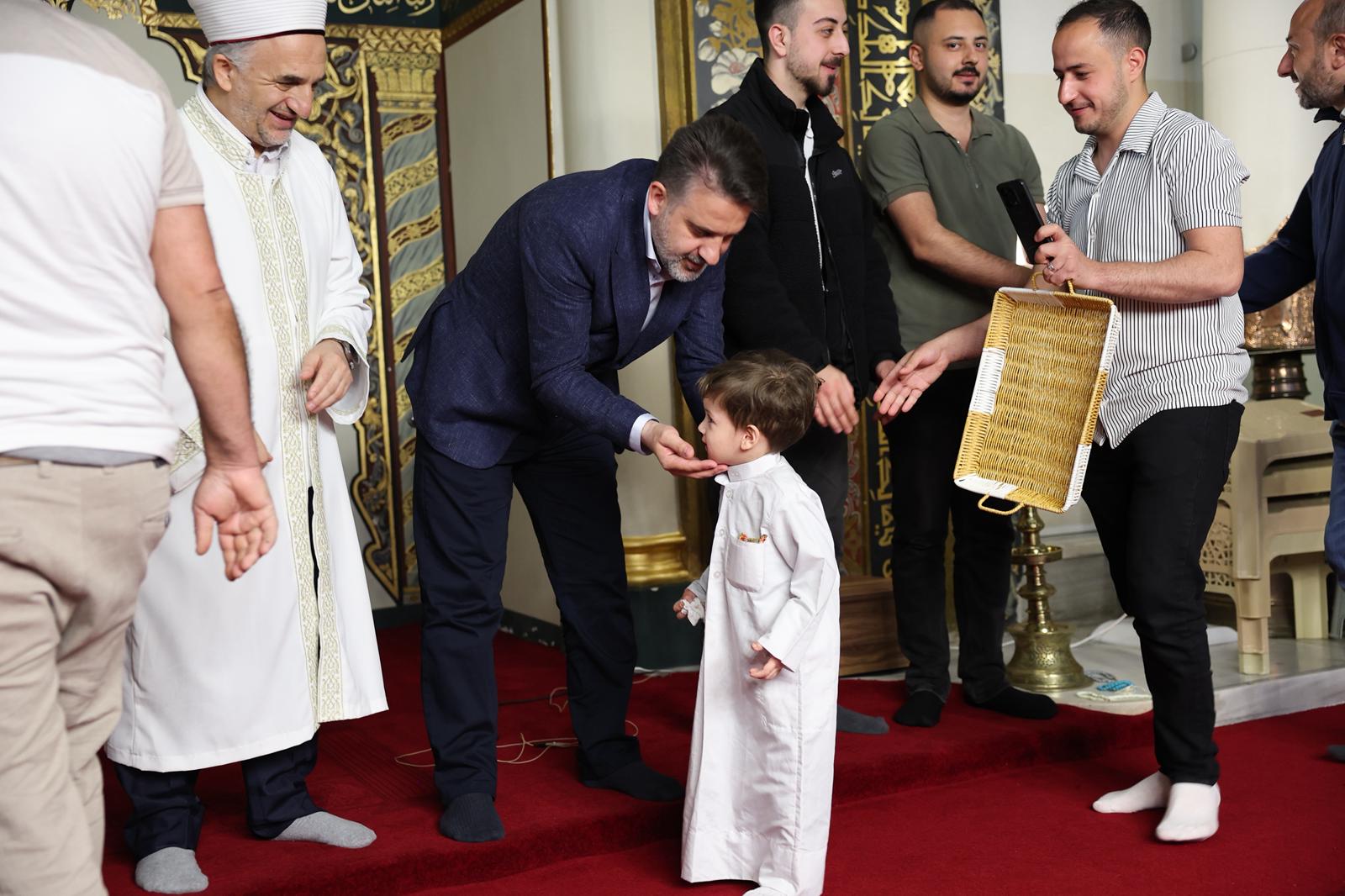 Başkan Vekili Şahin Biba, bayram sabahı öğrencilerle buluştu  
