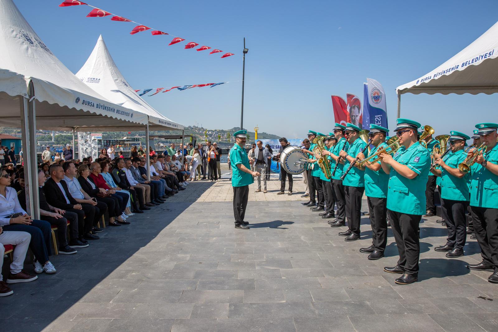 Büyükşehir'den Gemlik'te deniz dibi temizliği 