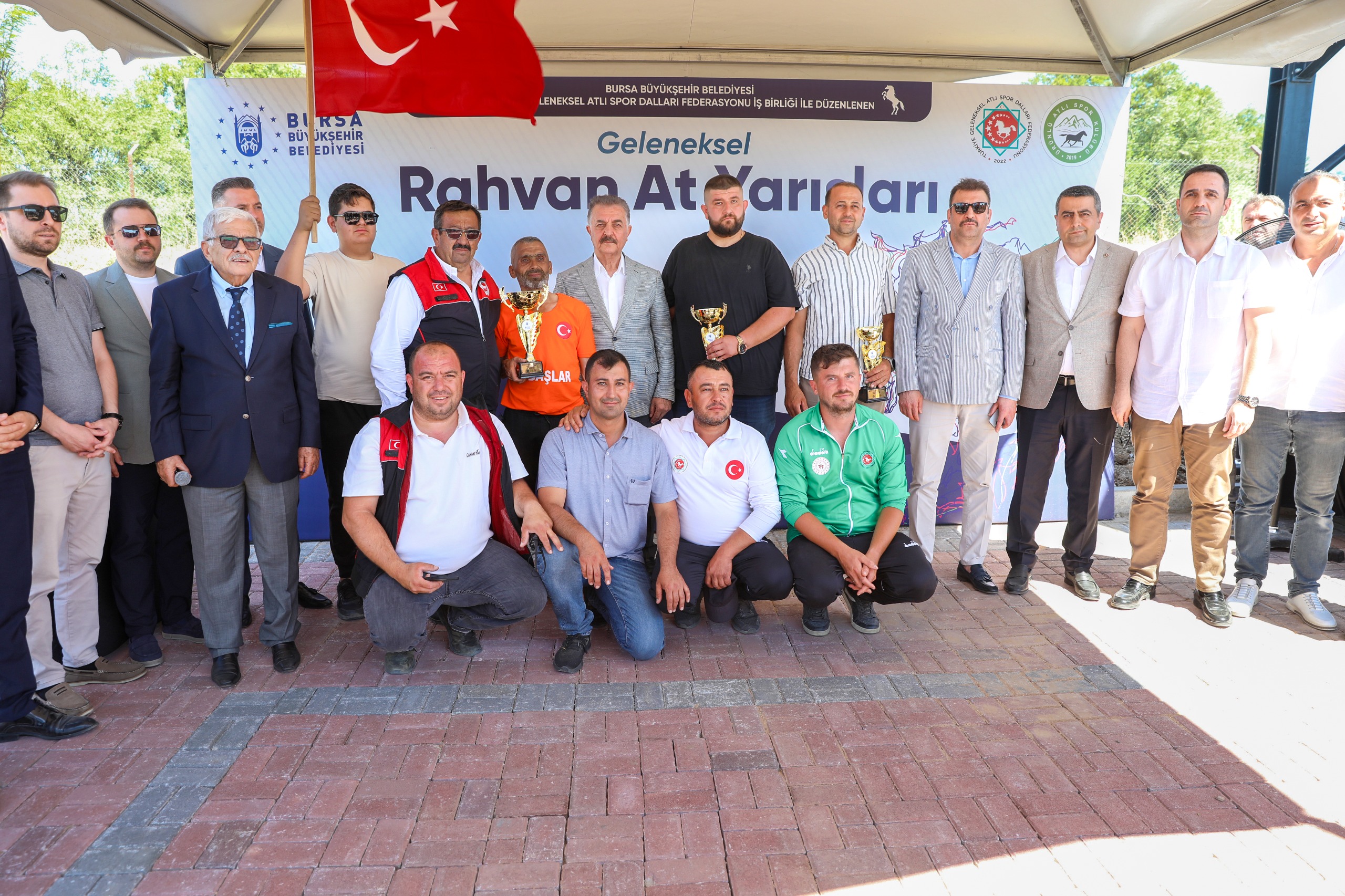 Rahvan at yarışları nefes kesti 