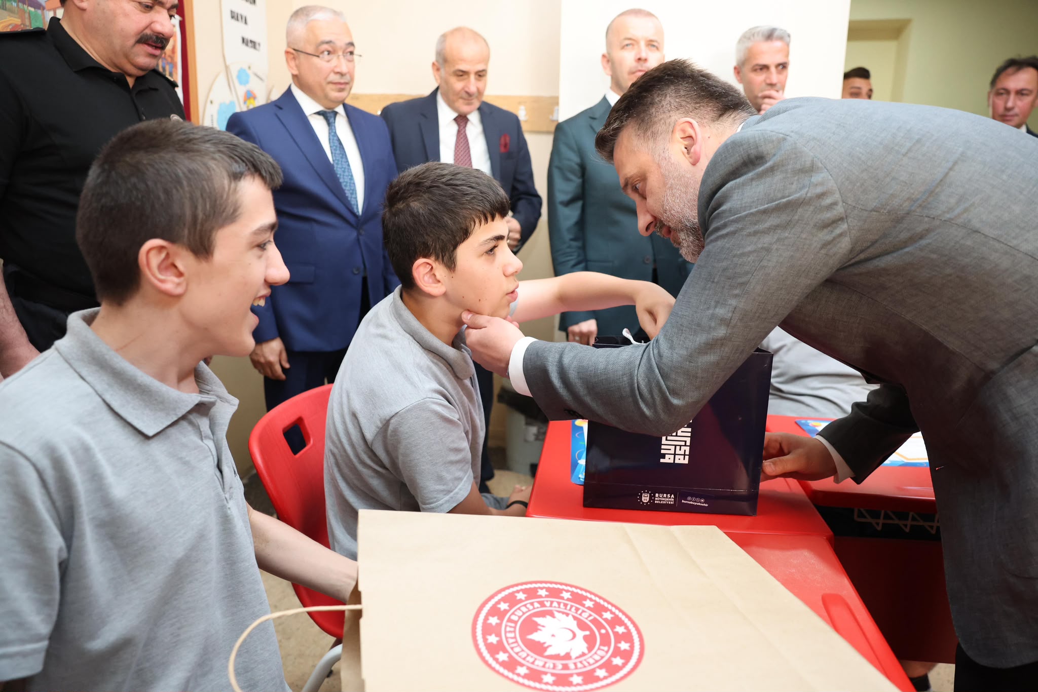 Başkan Vekili Biba, öğrencilerin karne heyecanına ortak oldu 