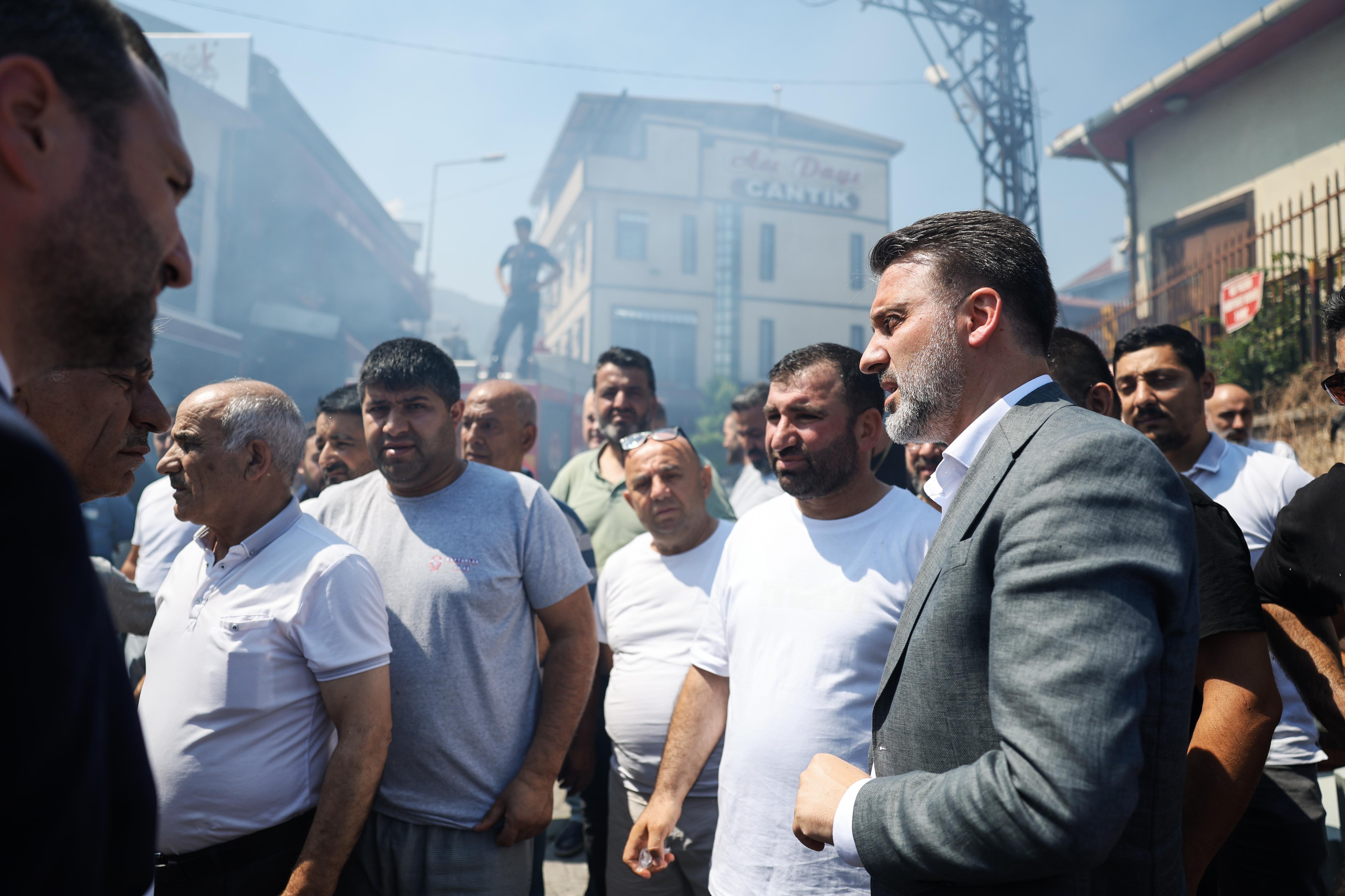 Büyükşehir'den Kayhan'daki yangına hızlı müdahale 