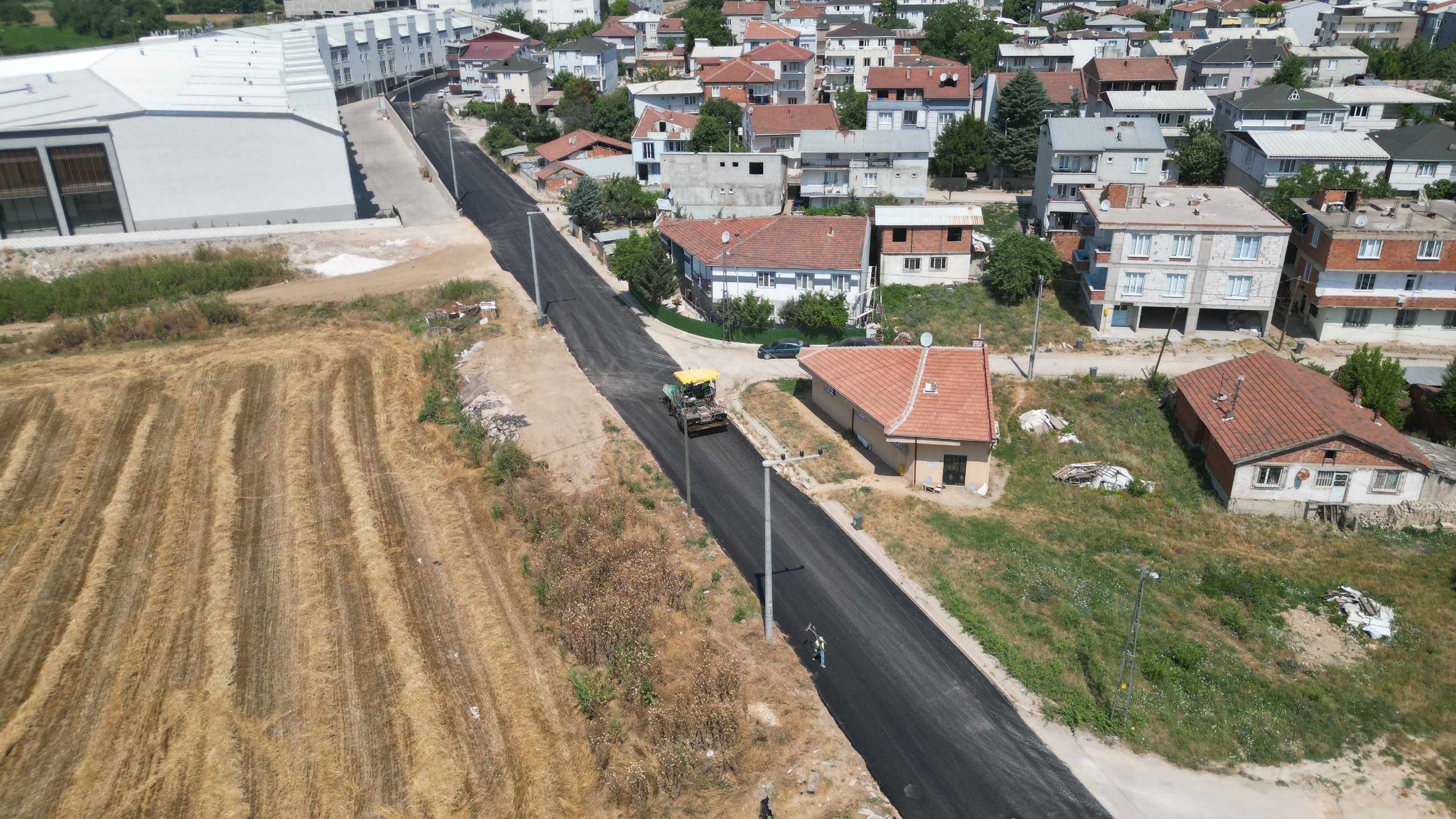 İnegöl Huzur Mahallesi'nde Zambak Caddesi Asfaltla Yenileniyor