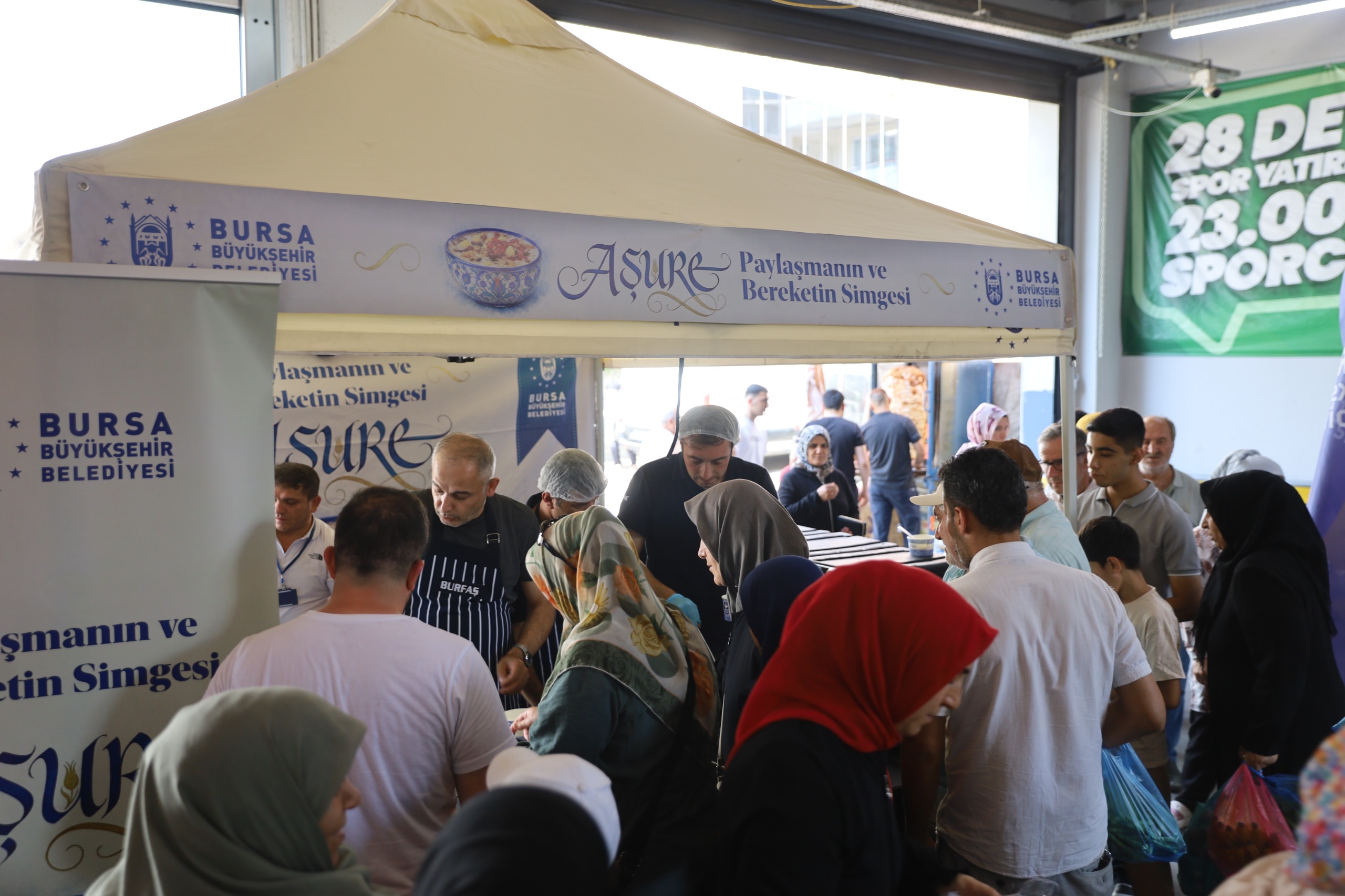 Bursa Büyükşehir Belediyesi Gürsu'da Aşure İkramlarını Sürdürüyor 4 Bursa Büyükşehir Belediyesi Gürsu'da Aşure İkramlarını Sürdürüyor