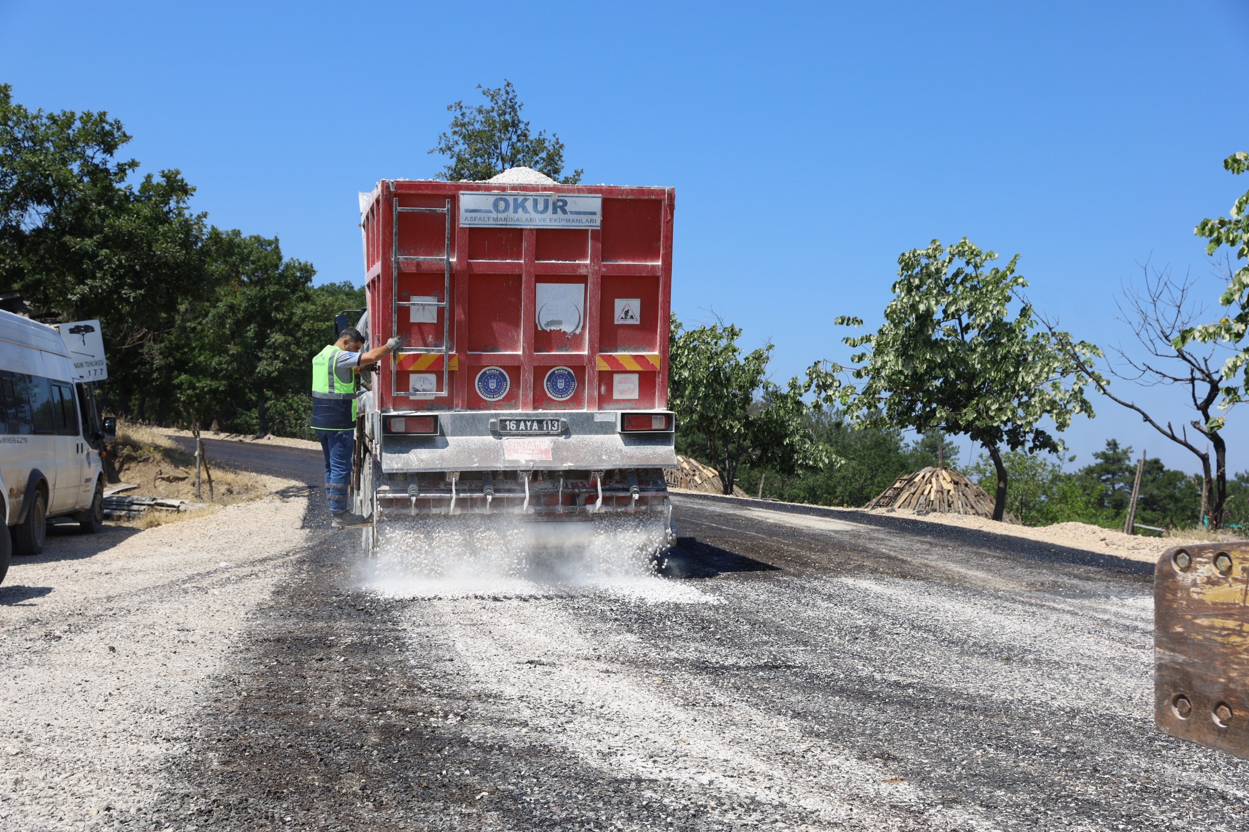 Osmangazi Dağakça Mahallesi’nde Yol Genişletilip Asfaltlandı