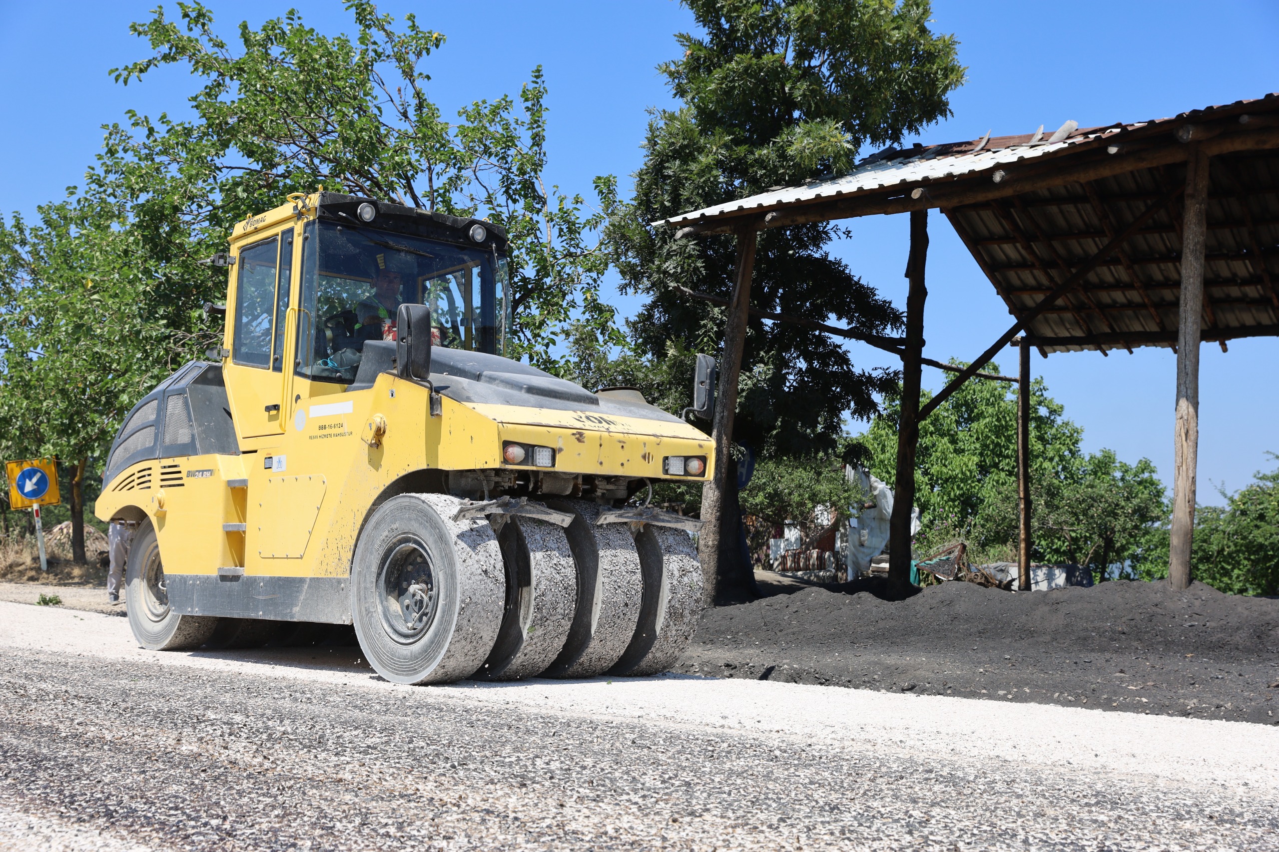 Osmangazi Dağakça Mahallesi’nde Yol Genişletilip Asfaltlandı