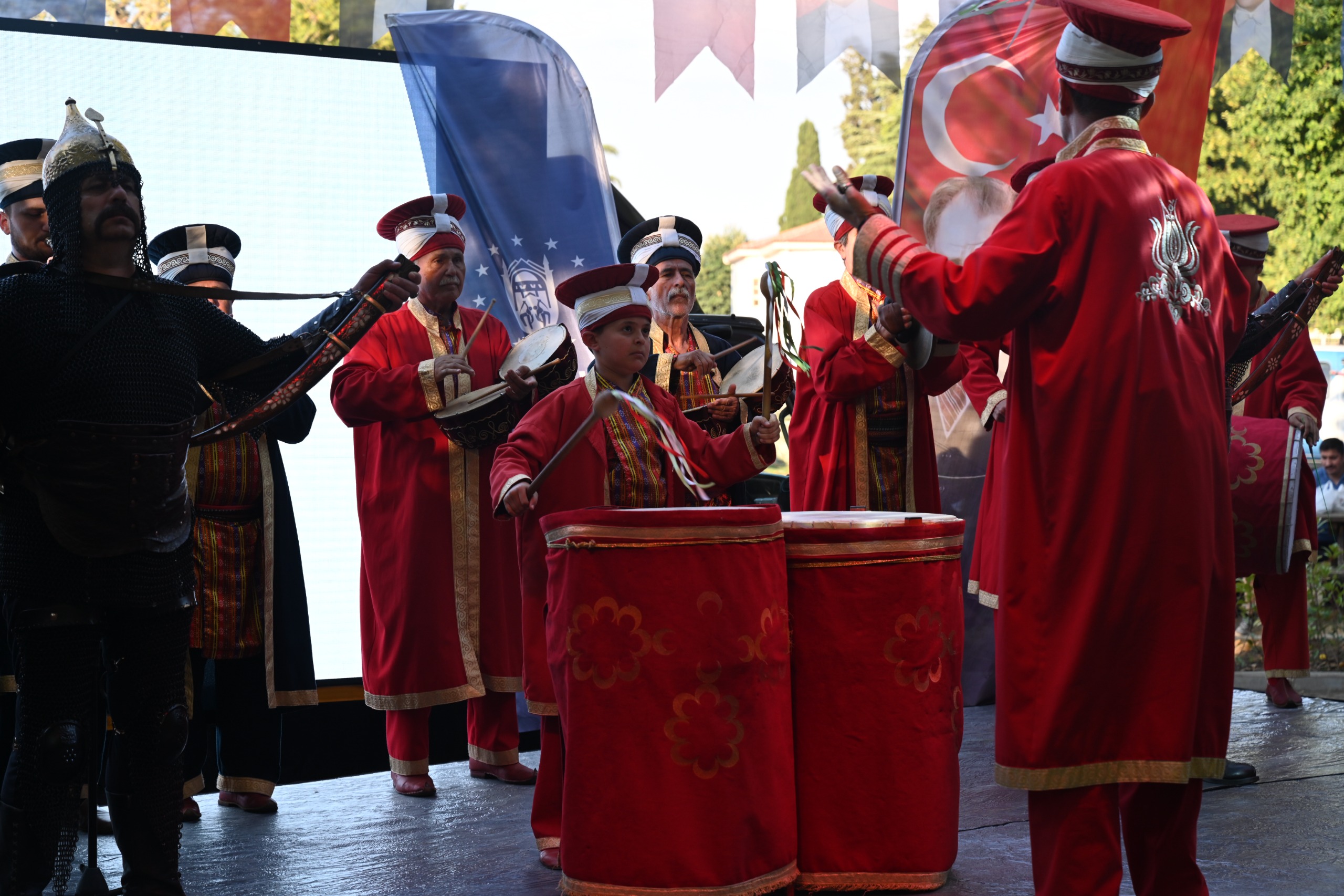 Bursa'nın Fethi'nin 700. Yılı Şenlikleri Osmangazi'de Başladı 6 Bursa'nın Fethi'nin 700. Yılı Şenlikleri Osmangazi'de Başladı