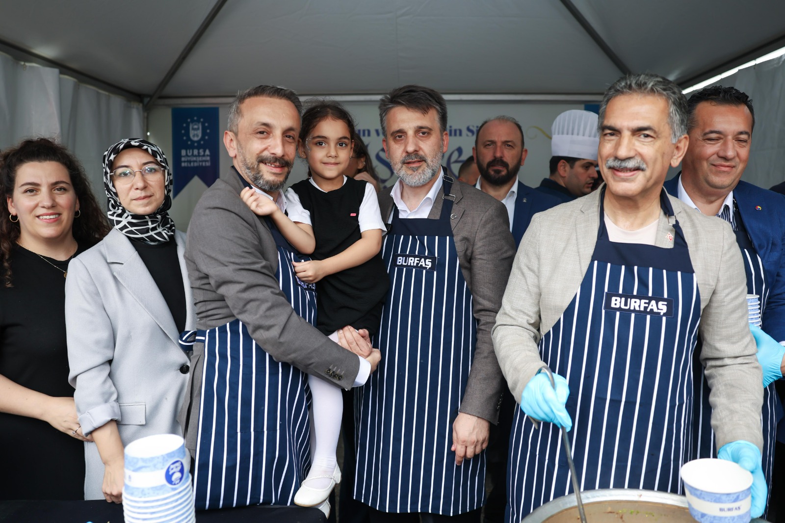 Gemlik'te Muharrem Ayı Aşure İkramı Şahin Biba ve Mustafa Varank'tan 5 Gemlik'te Muharrem Ayı Aşure İkramı Şahin Biba ve Mustafa Varank'tan