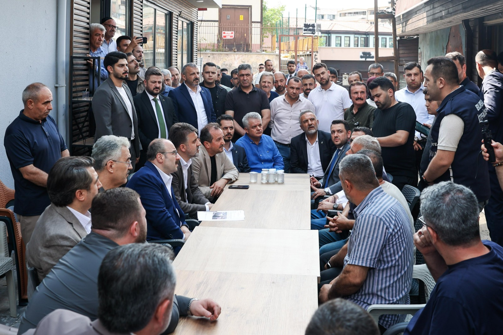 Kayhan Çarşısı'ndaki Yangın Sonrası Esnafın Yanında 6 Kayhan Çarşısı'ndaki Yangın Sonrası Esnafın Yanında