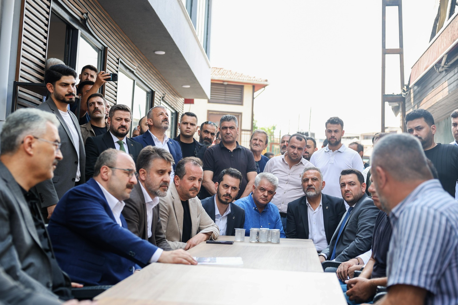 Kayhan Çarşısı'ndaki Yangın Sonrası Esnafın Yanında 7 Kayhan Çarşısı'ndaki Yangın Sonrası Esnafın Yanında