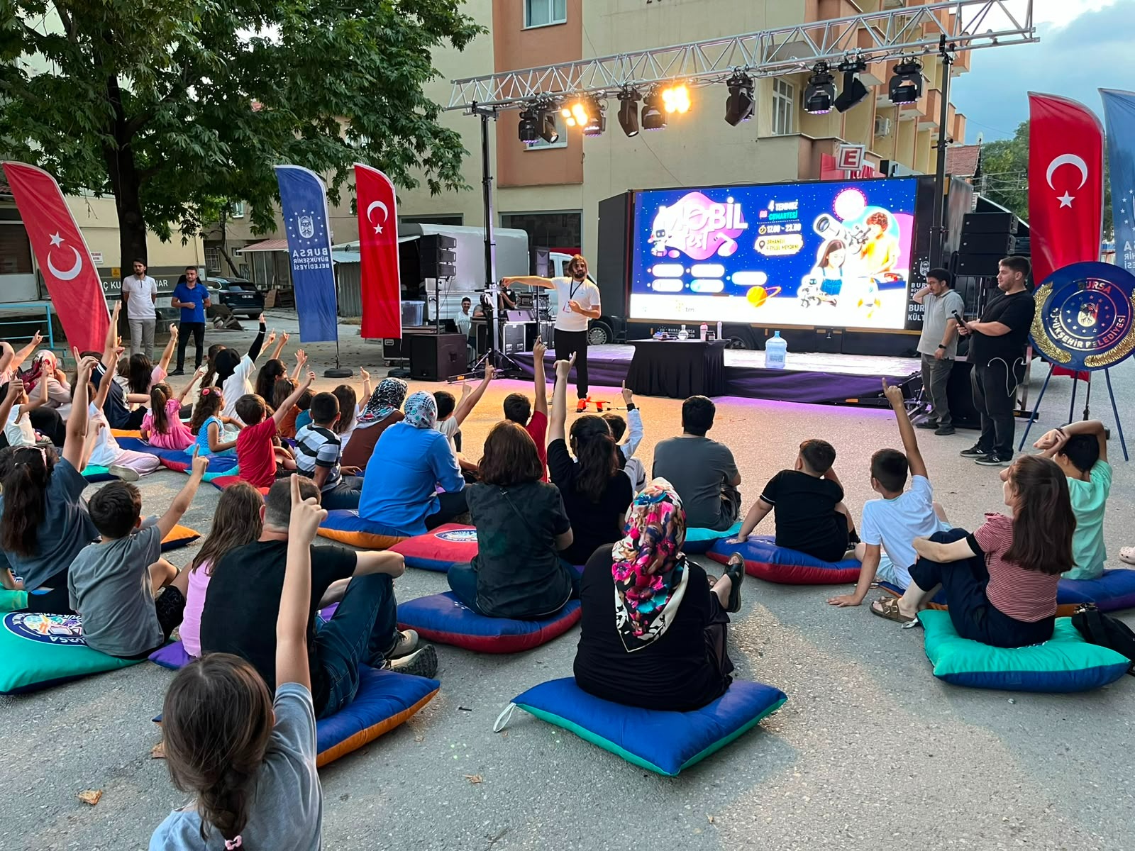 Orhaneli'nde MobilFest 2026 Bilimle Dolu Bir Gece Yaşattı 8 Orhaneli'nde MobilFest 2026 Bilimle Dolu Bir Gece Yaşattı