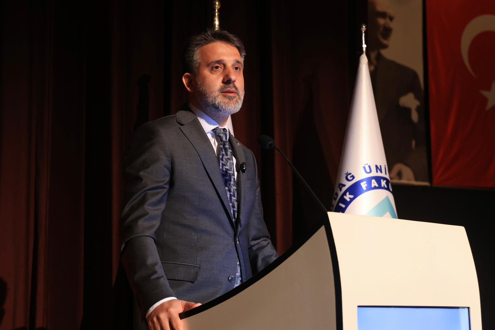 Başkan Vekili Şahin Biba’dan Genç Mimarlar İçin Önemli Tavsiyeler 4 Başkan Vekili Şahin Biba’dan Genç Mimarlar İçin Önemli Tavsiyeler