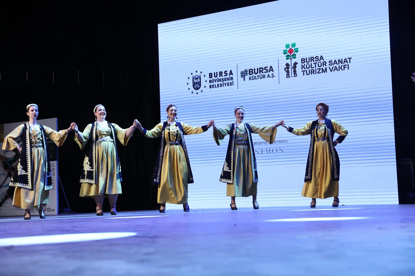 38. Uluslararası Altın Karagöz Halk Dansları Yarışması Bursa’da Başladı 4 38. Uluslararası Altın Karagöz Halk Dansları Yarışması Bursa’da Başladı