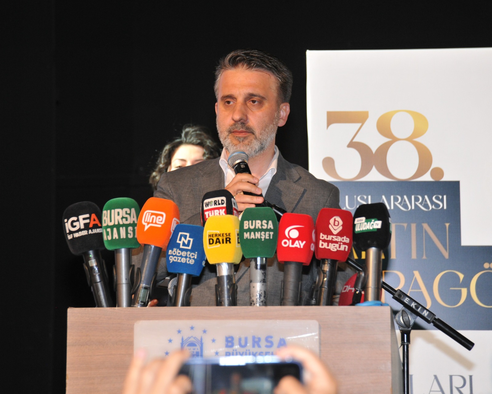 38. Uluslararası Altın Karagöz Halk Dansları Yarışması Bursa’da Başladı 14 38. Uluslararası Altın Karagöz Halk Dansları Yarışması Bursa’da Başladı