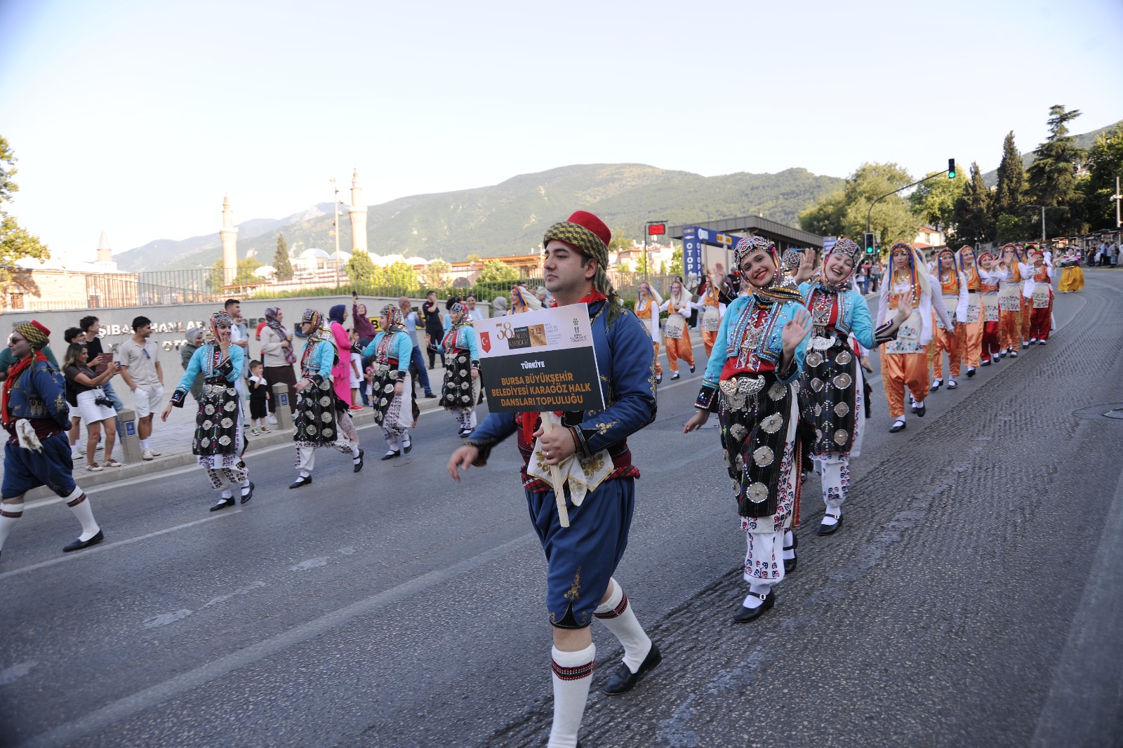 38. Uluslararası Altın Karagöz Halk Dansları Yarışması Bursa’da Başladı 7 38. Uluslararası Altın Karagöz Halk Dansları Yarışması Bursa’da Başladı