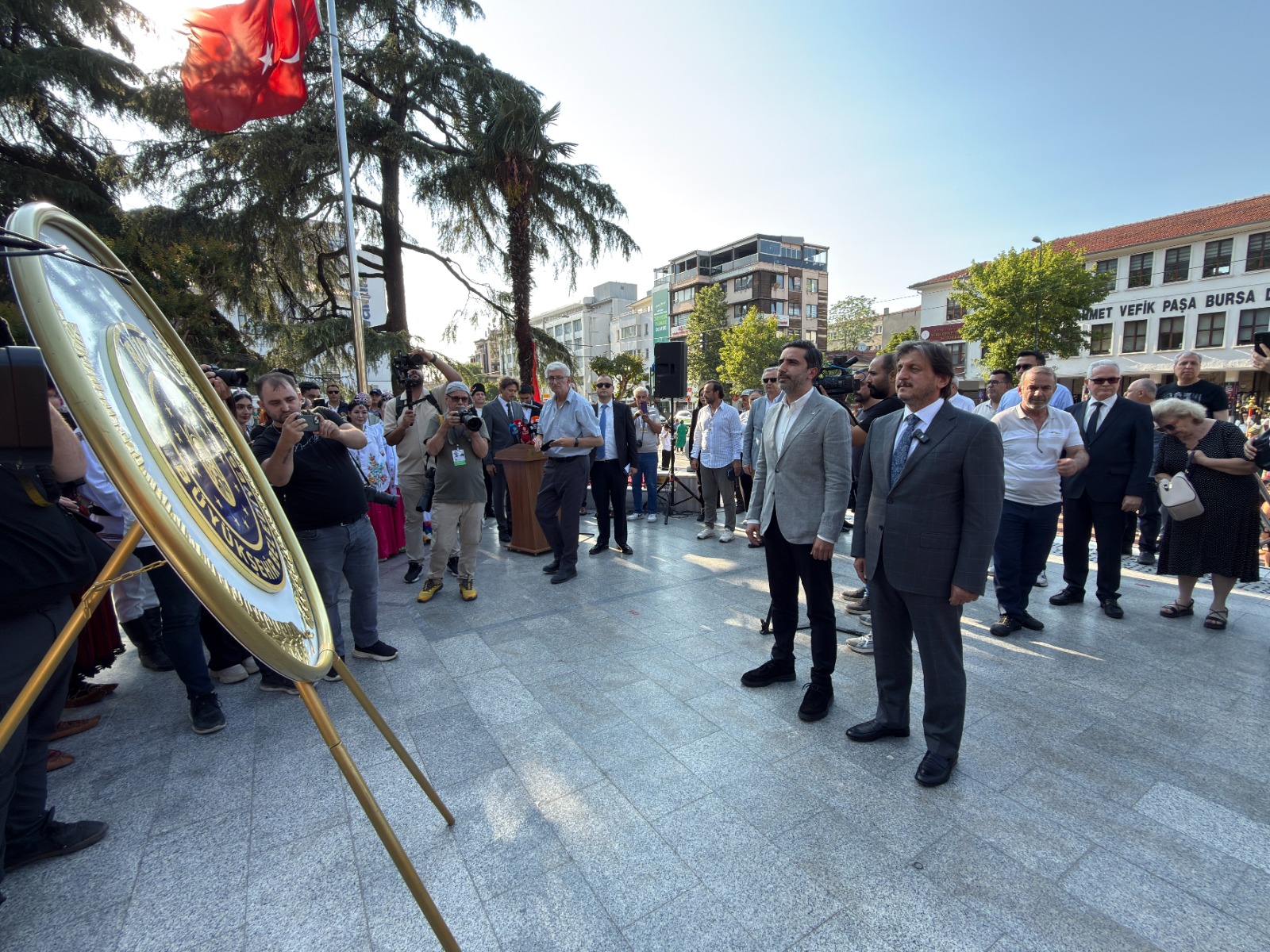 38. Uluslararası Altın Karagöz Halk Dansları Yarışması Bursa’da Başladı 8 38. Uluslararası Altın Karagöz Halk Dansları Yarışması Bursa’da Başladı