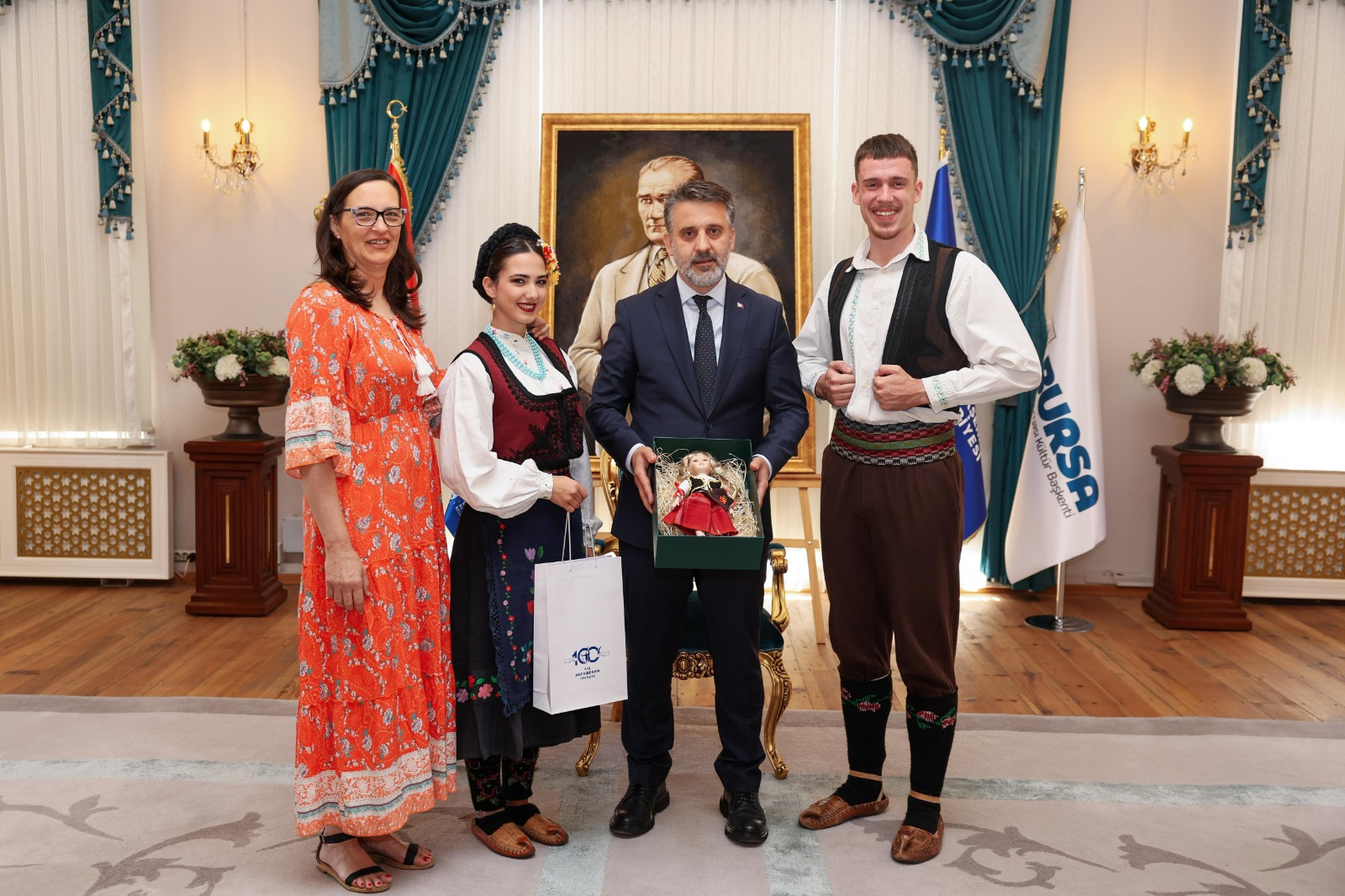 Başkan Vekili Şahin Biba, Altın Karagöz Halk Dansları Yarışması Ekiplerini Ağırladı