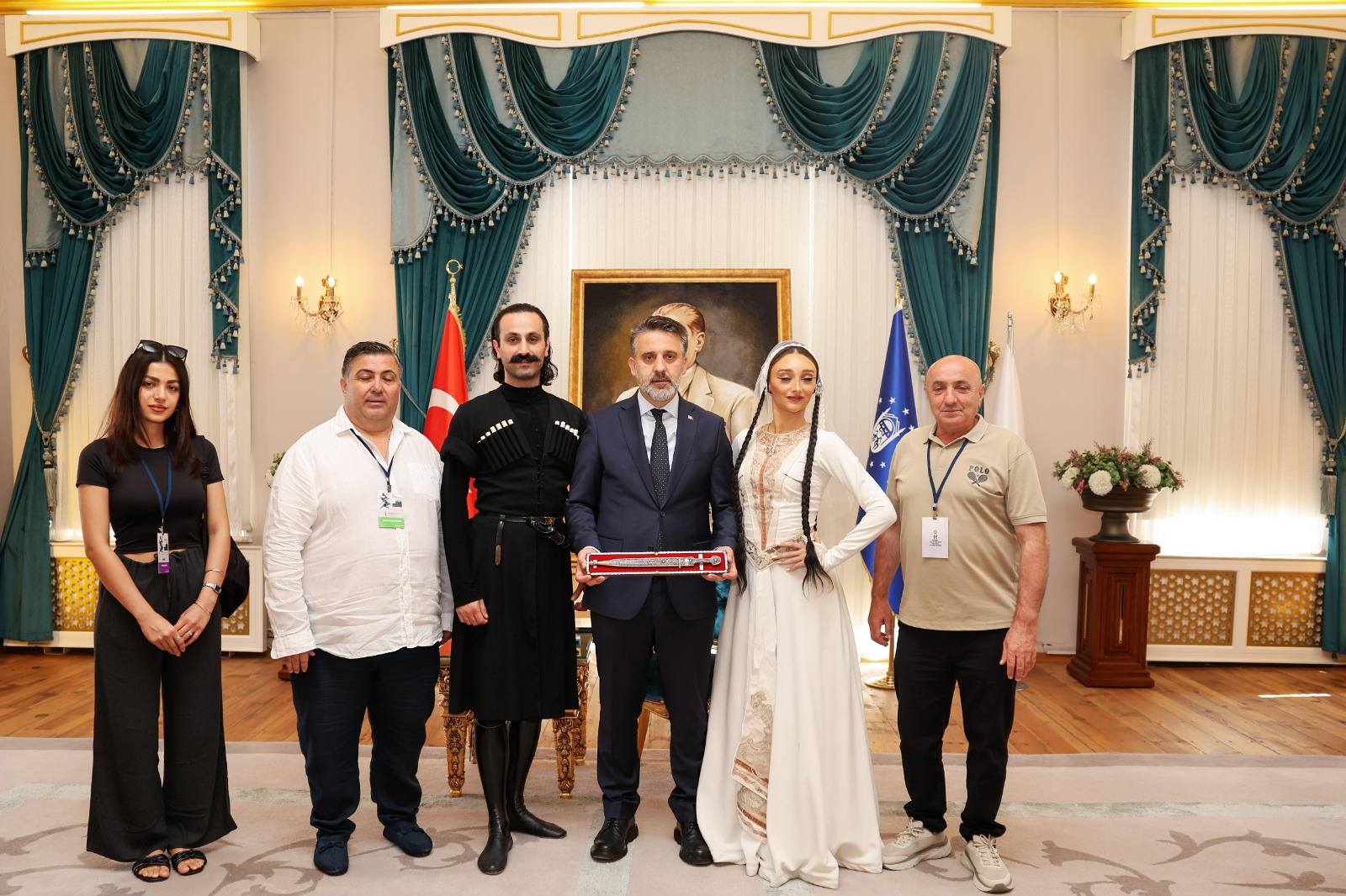 Başkan Vekili Şahin Biba, Altın Karagöz Halk Dansları Yarışması Ekiplerini Ağırladı