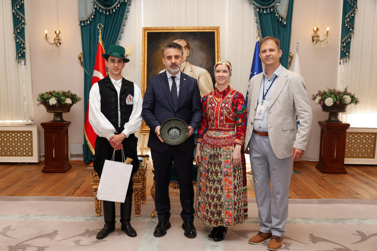 Başkan Vekili Şahin Biba, Altın Karagöz Halk Dansları Yarışması Ekiplerini Ağırladı