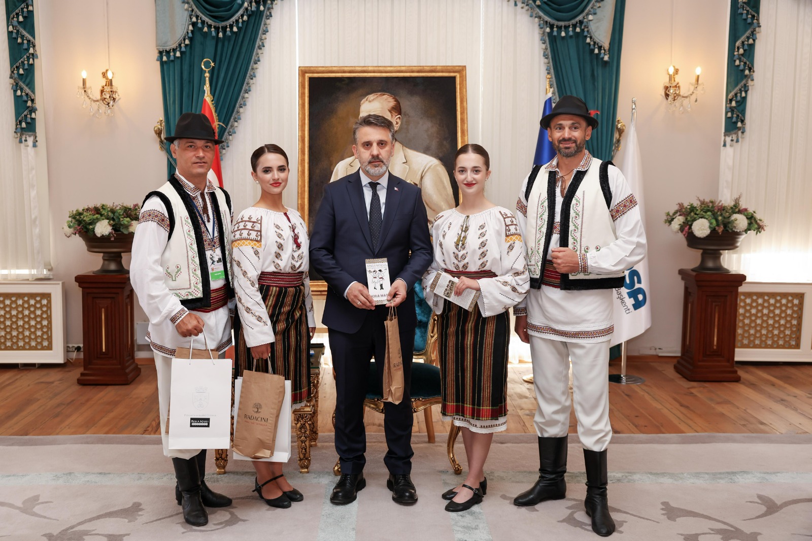 Başkan Vekili Şahin Biba, Altın Karagöz Halk Dansları Yarışması Ekiplerini Ağırladı