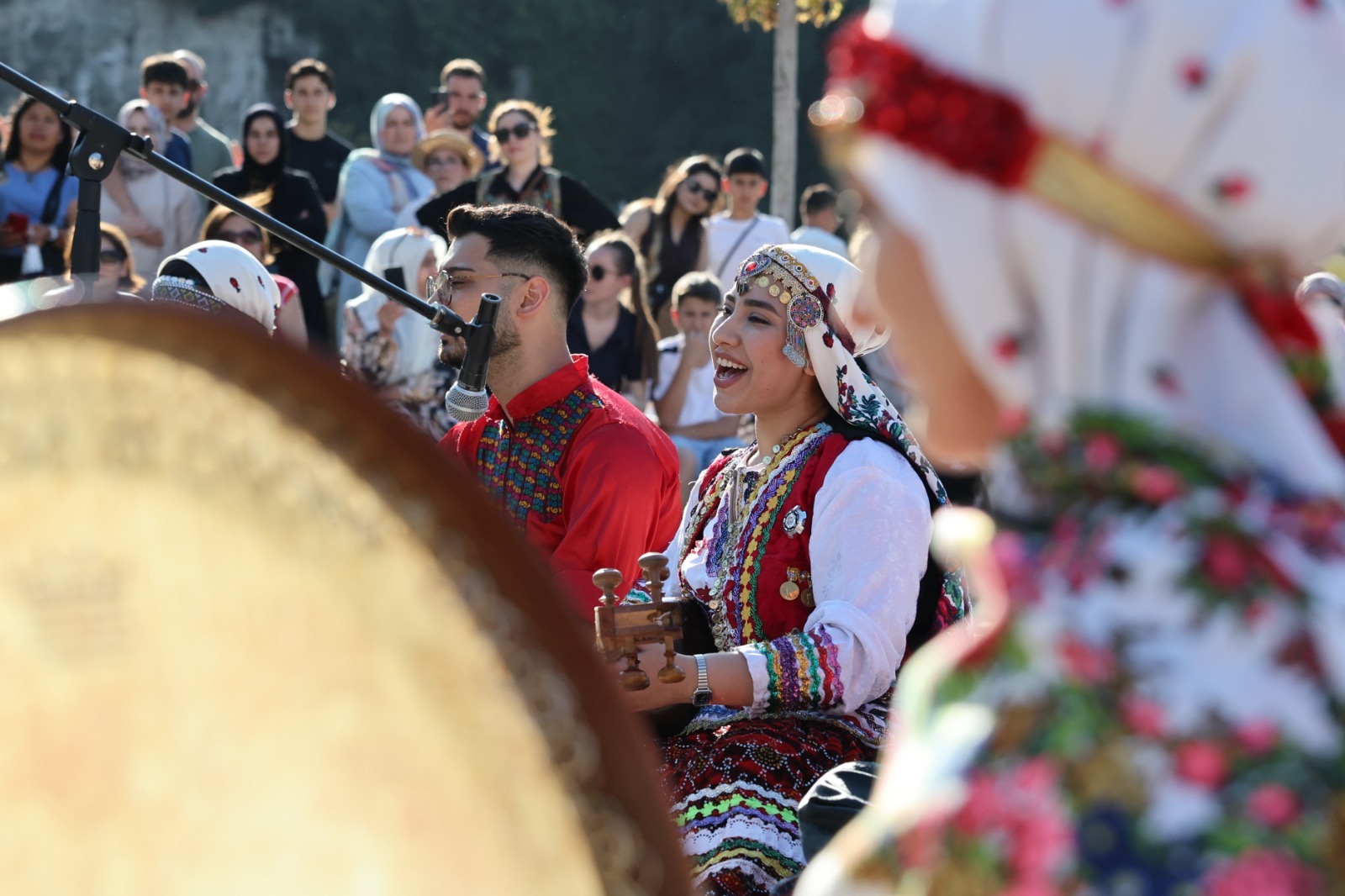 38. Altın Karagöz Halk Dansları Yarışması Bursa'yı Renklerle Doldurdu 11 38. Altın Karagöz Halk Dansları Yarışması Bursa'yı Renklerle Doldurdu