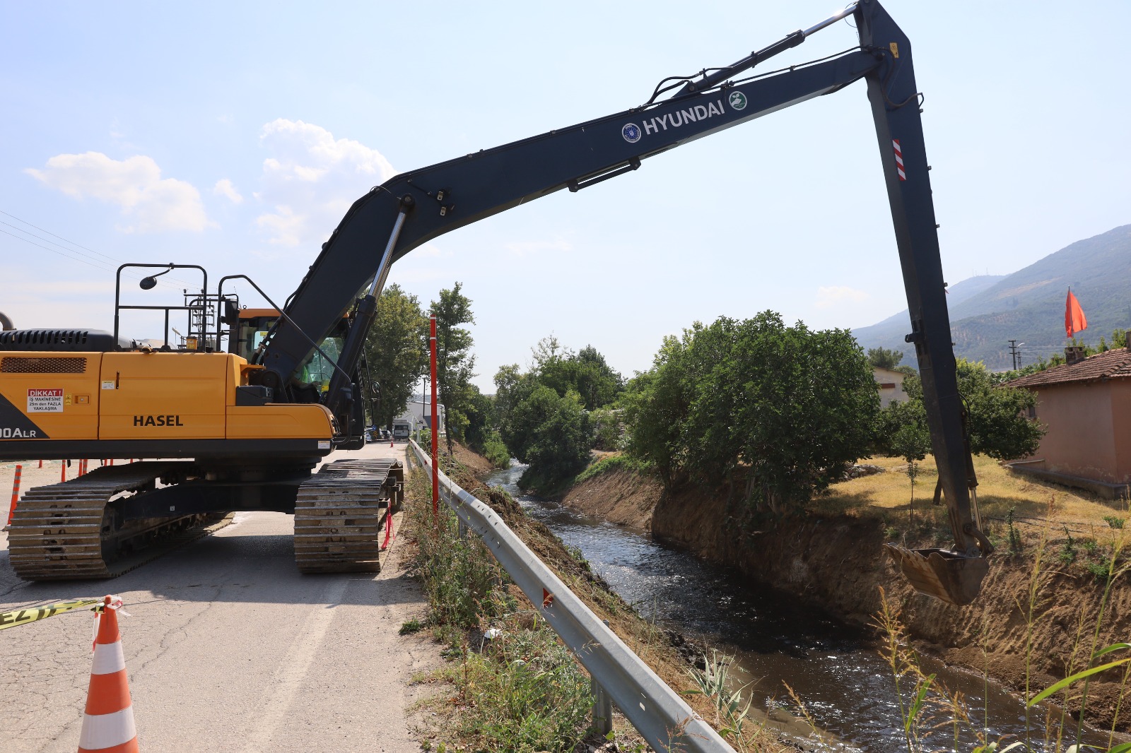 Bursa'da Derelerde Temizlik Çalışmaları Hız Kesmeden Devam Ediyor 4 Bursa'da Derelerde Temizlik Çalışmaları Hız Kesmeden Devam Ediyor