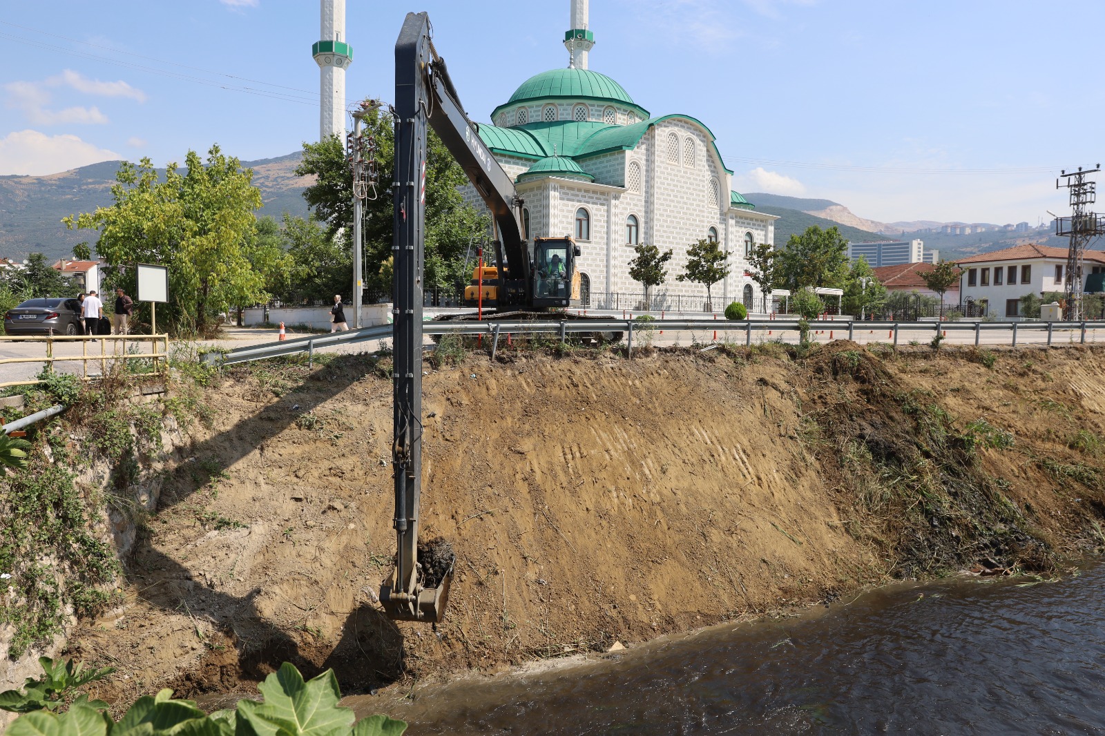 Bursa'da Derelerde Temizlik Çalışmaları Hız Kesmeden Devam Ediyor 5 Bursa'da Derelerde Temizlik Çalışmaları Hız Kesmeden Devam Ediyor