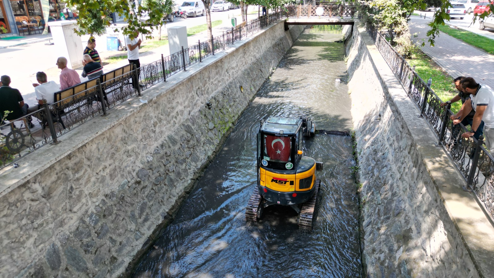 Bursa'da Derelerde Temizlik Çalışmaları Hız Kesmeden Devam Ediyor 7 Bursa'da Derelerde Temizlik Çalışmaları Hız Kesmeden Devam Ediyor