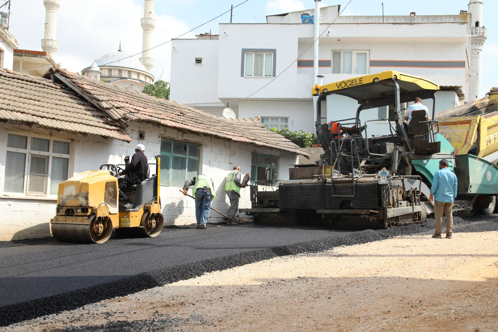 Karacabey Yenikaraağaç Mahallesi’nde Yollar Genişletilip Yenileniyor 8 Karacabey Yenikaraağaç Mahallesi’nde Yollar Genişletilip Yenileniyor