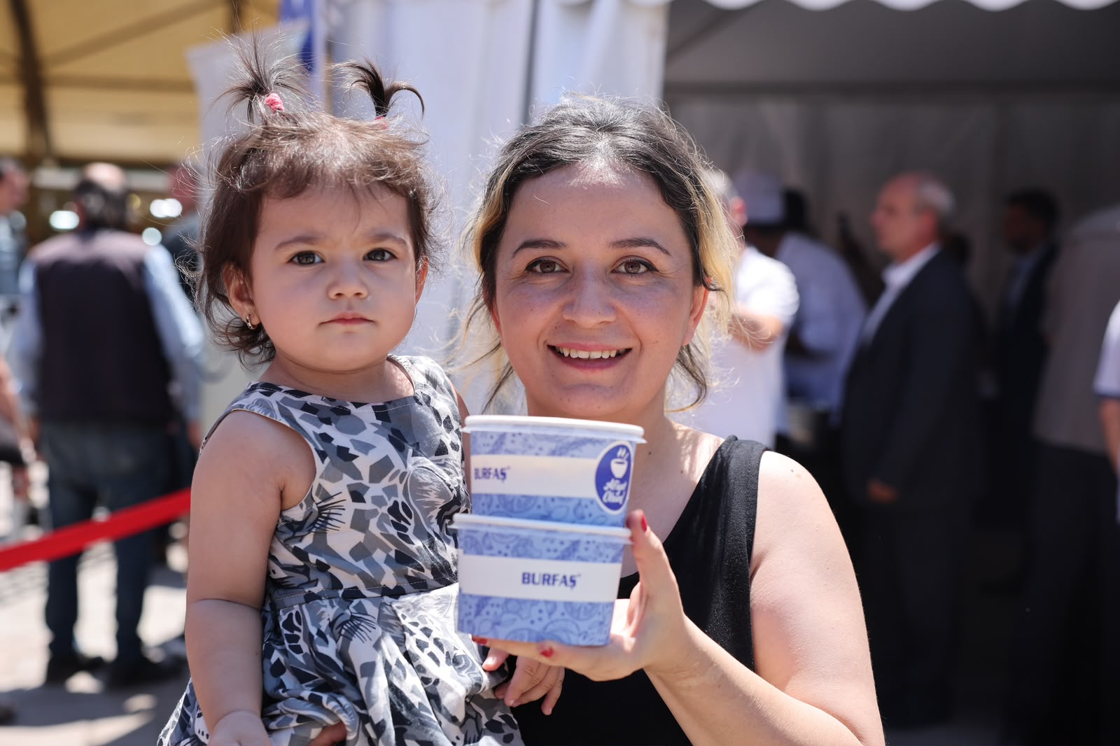 Başkan Vekili Şahin Biba Nilüfer’de Aşure Dağıttı 9 Başkan Vekili Şahin Biba Nilüfer’de Aşure Dağıttı