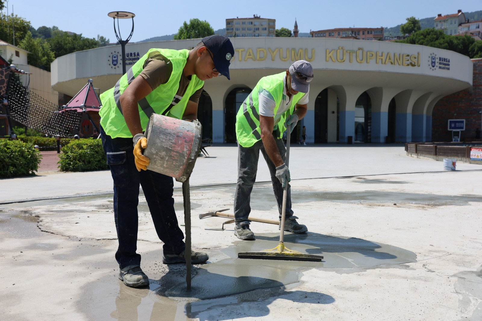 Bursa Millet Bahçesi Yürüyüş ve Koşu Yolu Yenileniyor 9 Bursa Millet Bahçesi Yürüyüş ve Koşu Yolu Yenileniyor