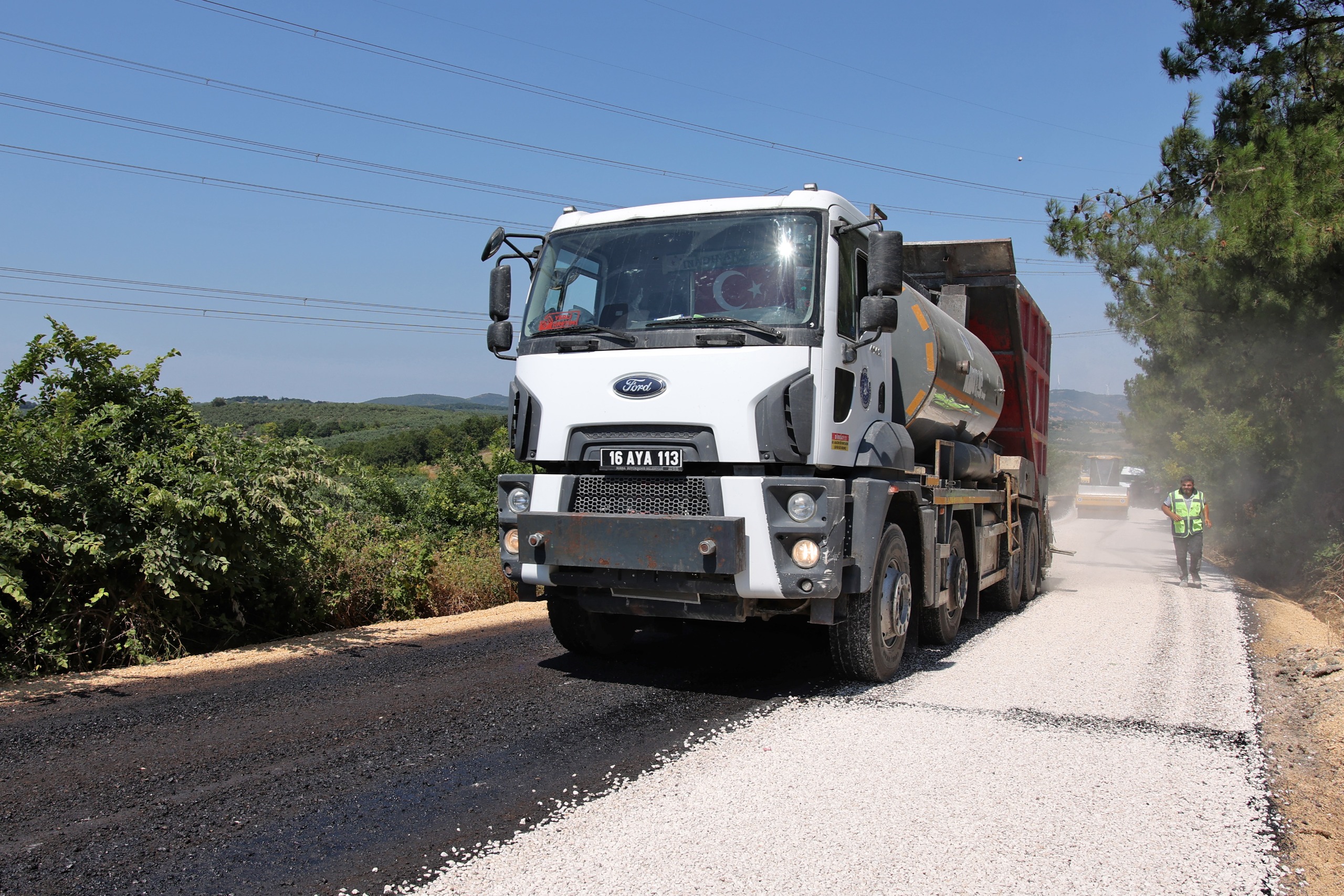 Mudanya’da Kırsal Yollarda Ulaşım Güvenliği İçin Büyükşehir’den Yoğun Çalışma