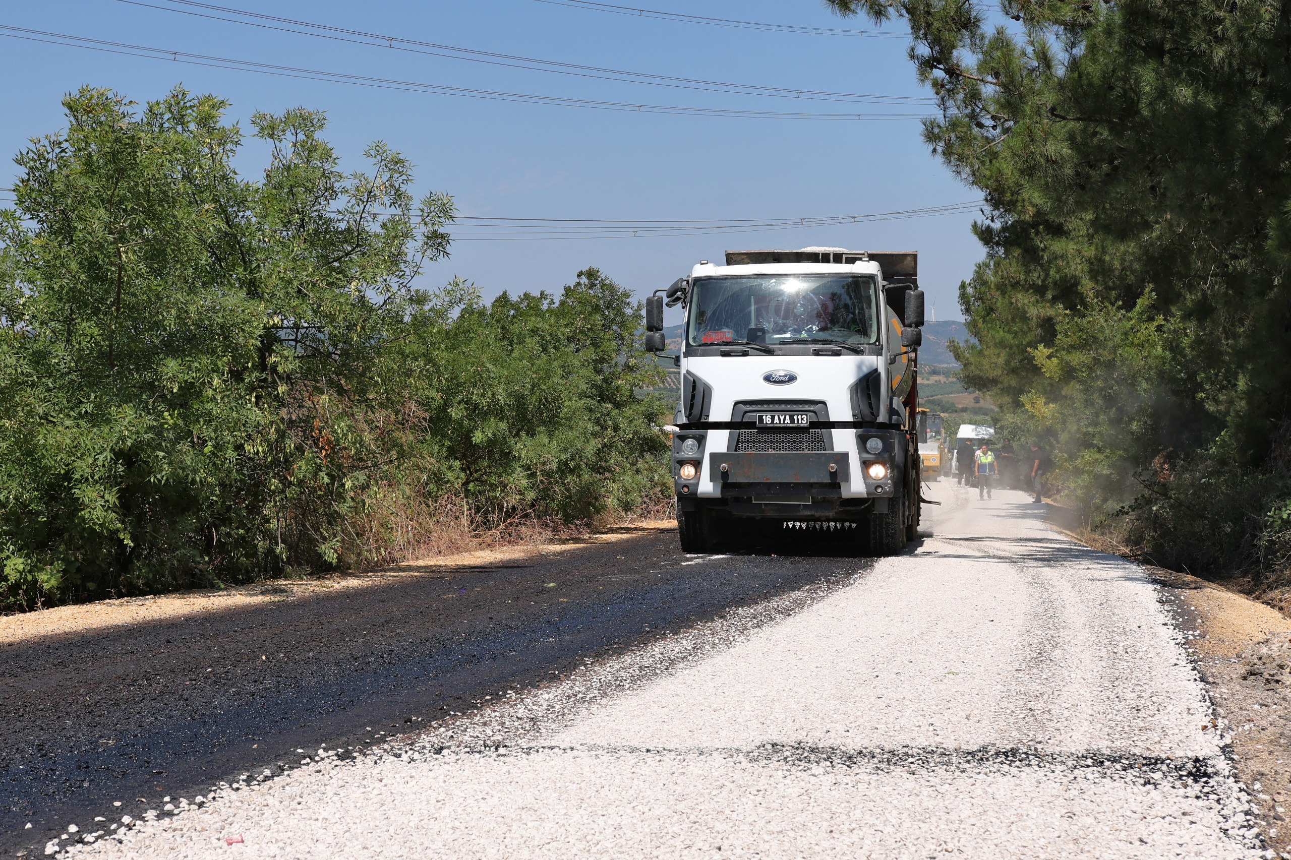 Mudanya’da Kırsal Yollarda Ulaşım Güvenliği İçin Büyükşehir’den Yoğun Çalışma