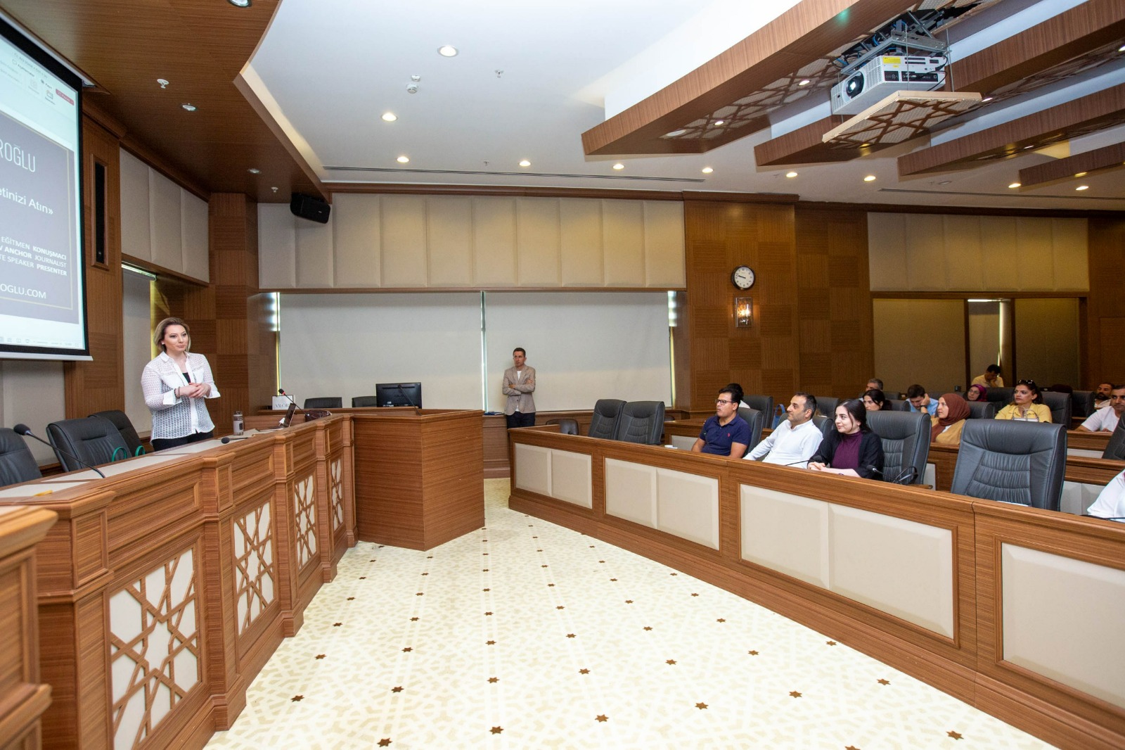 Bursa Büyükşehir Belediyesi’nden Yerel Yönetim Kadrolarına Protokol ve Nezaket Eğitimi 4 Bursa Büyükşehir Belediyesi’nden Yerel Yönetim Kadrolarına Protokol ve Nezaket Eğitimi