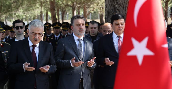 Bursa’da 15 Temmuz programı şehitler anması ile başladı