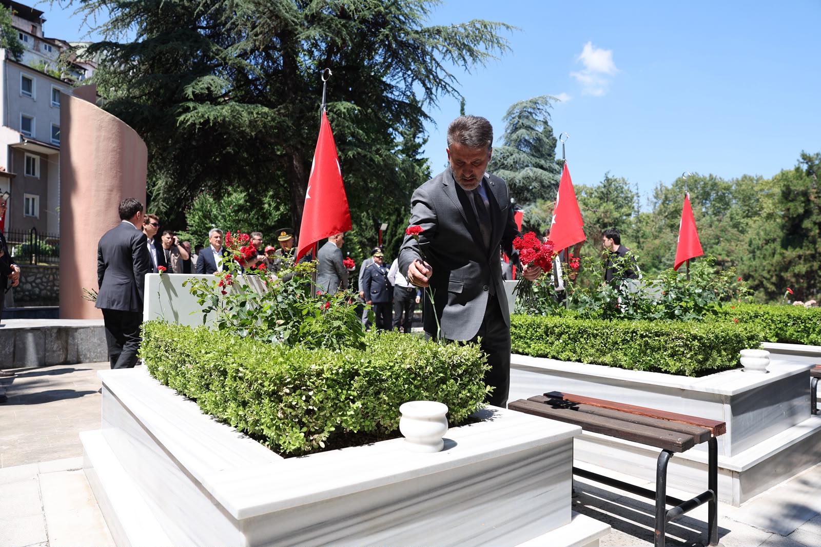 Bursa’da 15 Temmuz Anma Programı Şehitlik Ziyaretleriyle Başladı