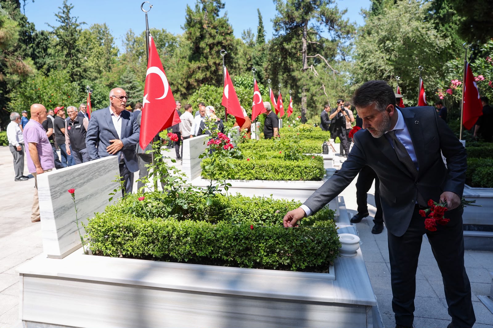 Bursa’da 15 Temmuz Anma Programı Şehitlik Ziyaretleriyle Başladı