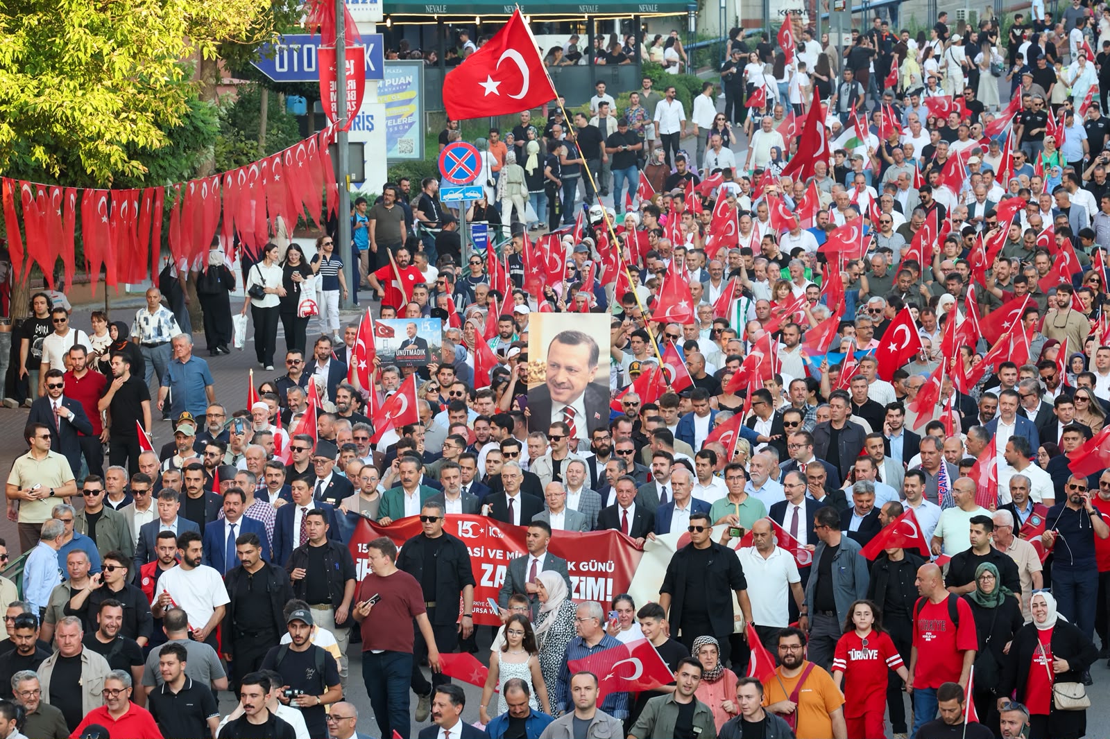Bursa'da 15 Temmuz Demokrasi ve Milli Birlik Günü Coşkuyla Anıldı 4 Bursa'da 15 Temmuz Demokrasi ve Milli Birlik Günü Coşkuyla Anıldı