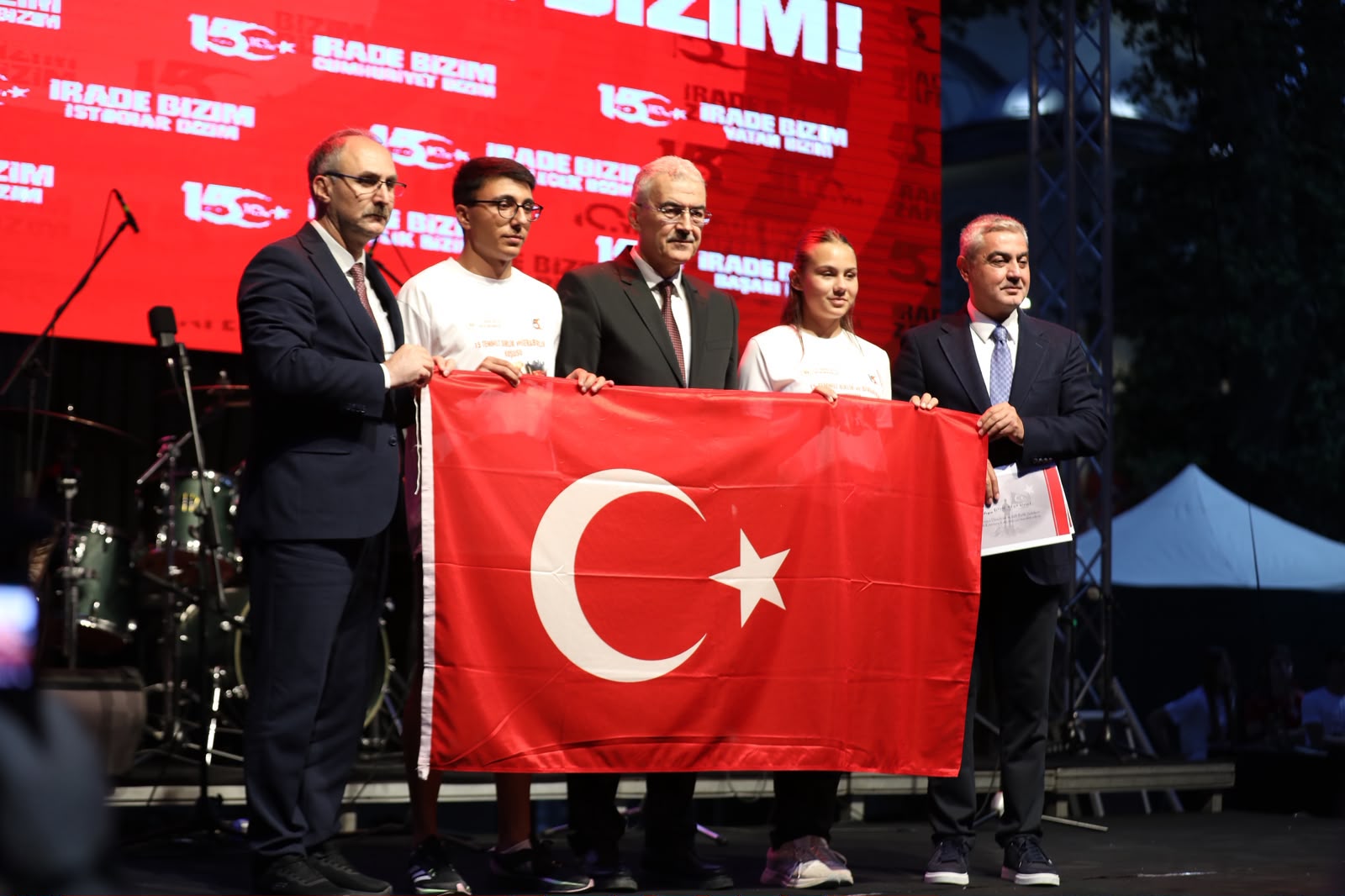 Bursa'da 15 Temmuz Demokrasi ve Milli Birlik Günü Coşkuyla Anıldı 14 Bursa'da 15 Temmuz Demokrasi ve Milli Birlik Günü Coşkuyla Anıldı