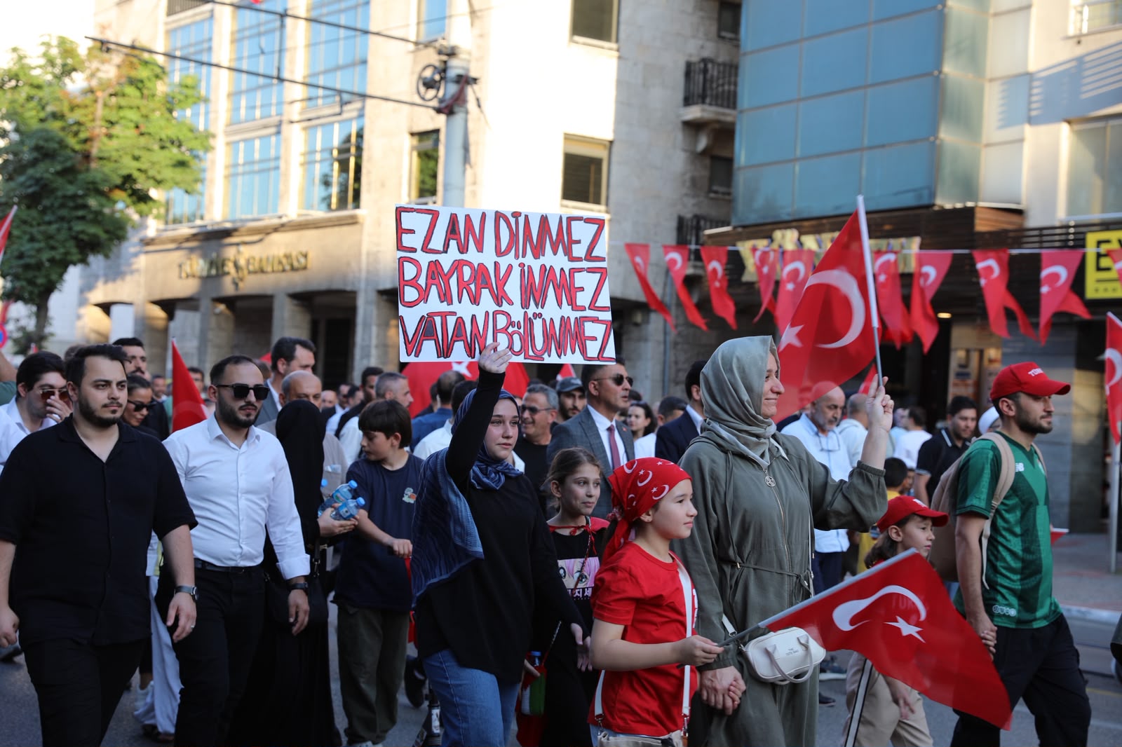 Bursa'da 15 Temmuz Demokrasi ve Milli Birlik Günü Coşkuyla Anıldı 6 Bursa'da 15 Temmuz Demokrasi ve Milli Birlik Günü Coşkuyla Anıldı