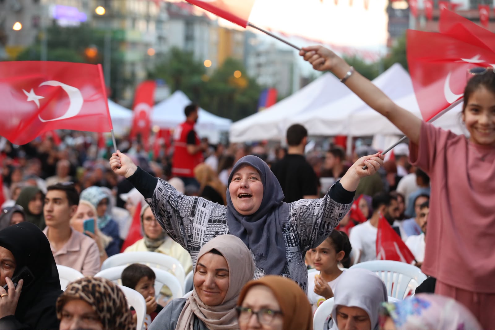 Bursa'da 15 Temmuz Demokrasi ve Milli Birlik Günü Coşkuyla Anıldı 8 Bursa'da 15 Temmuz Demokrasi ve Milli Birlik Günü Coşkuyla Anıldı