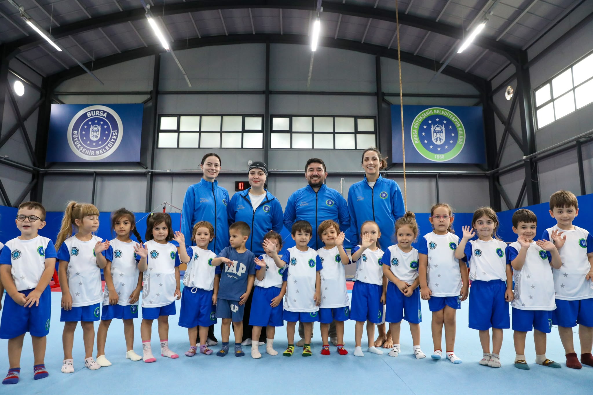 Bursa Büyükşehir’in Yaz Spor Okullarında İlk Dönem Sona Erdi 10 Bursa Büyükşehir’in Yaz Spor Okullarında İlk Dönem Sona Erdi